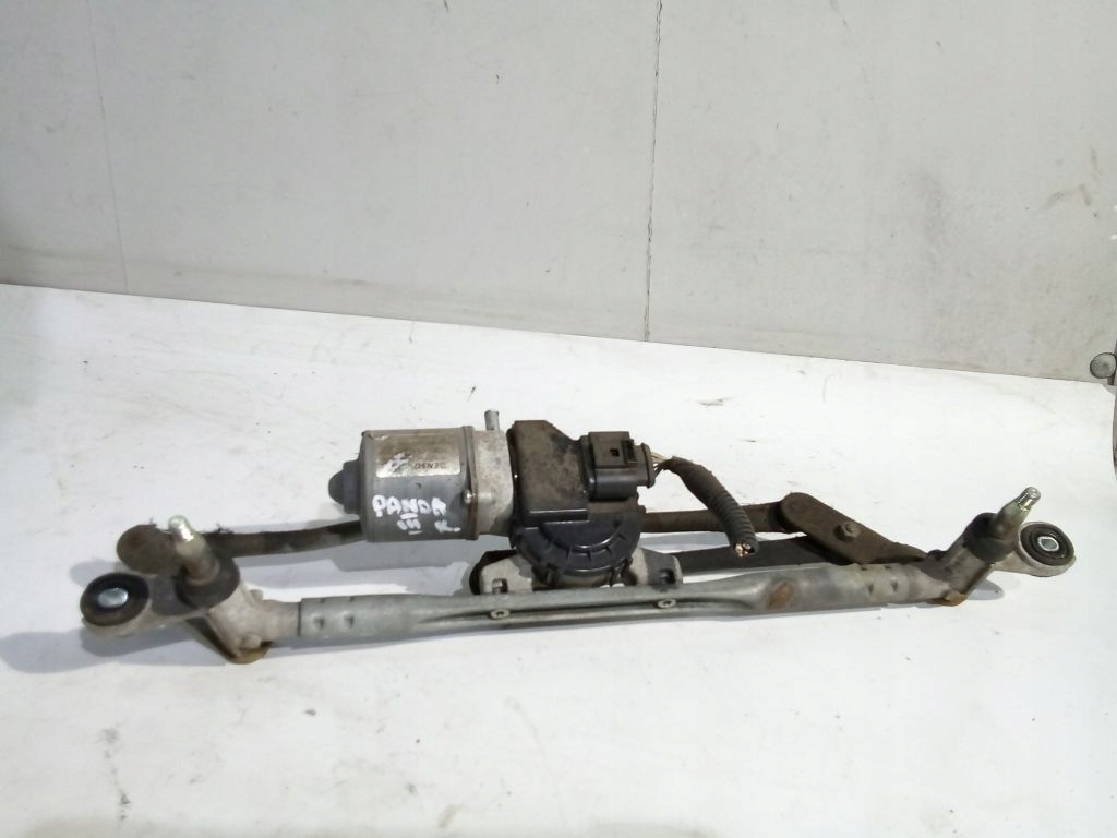 Fiat Panda III 3 wiper mechanism front