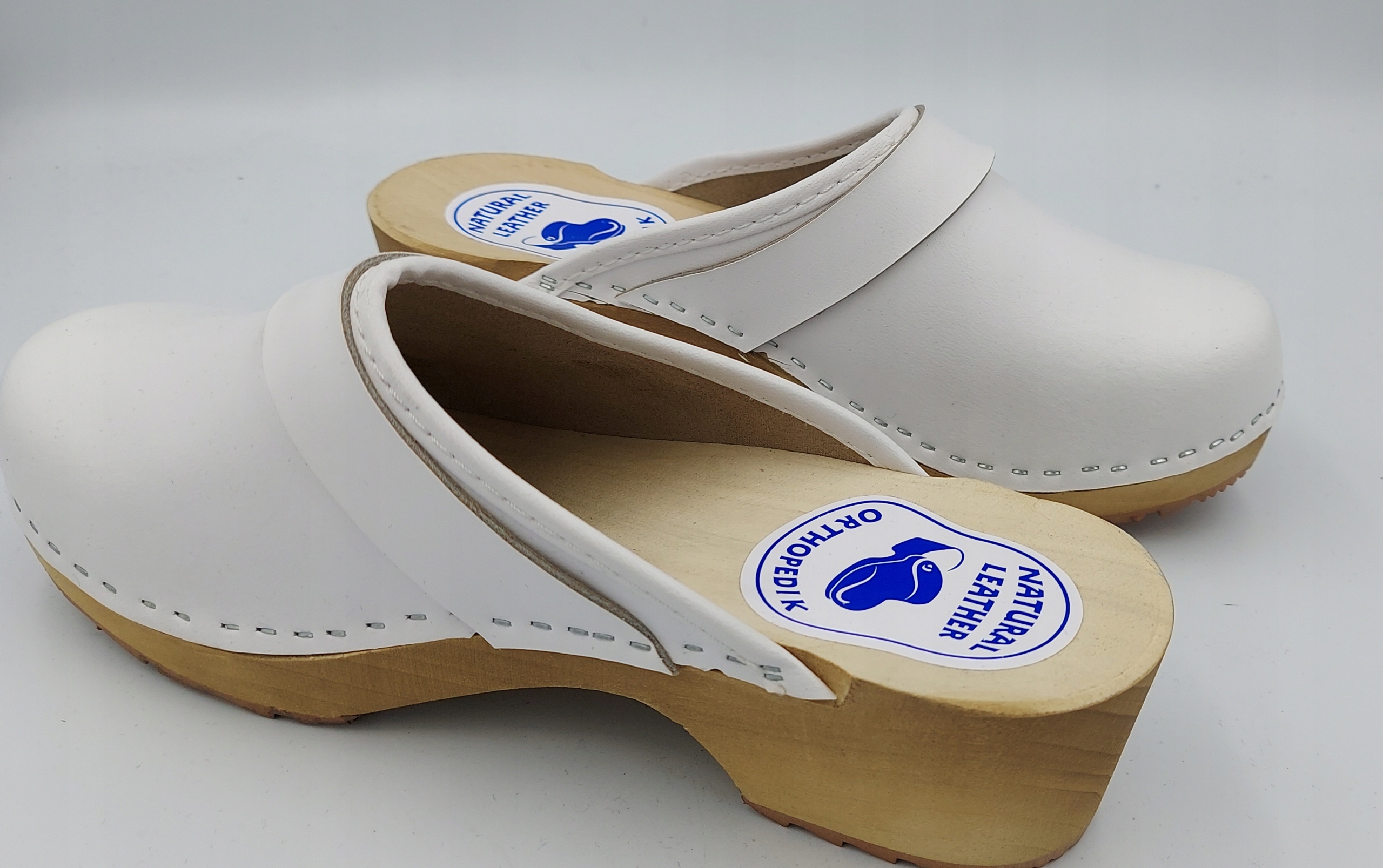 Drewniaki trepy białe zakryte antypoślizgowe r 41 Kolekcja całoroczna