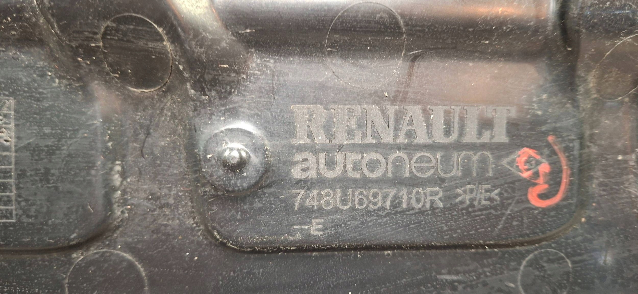 cover chassis right 748U69710R RENAULT CLIO V 2019