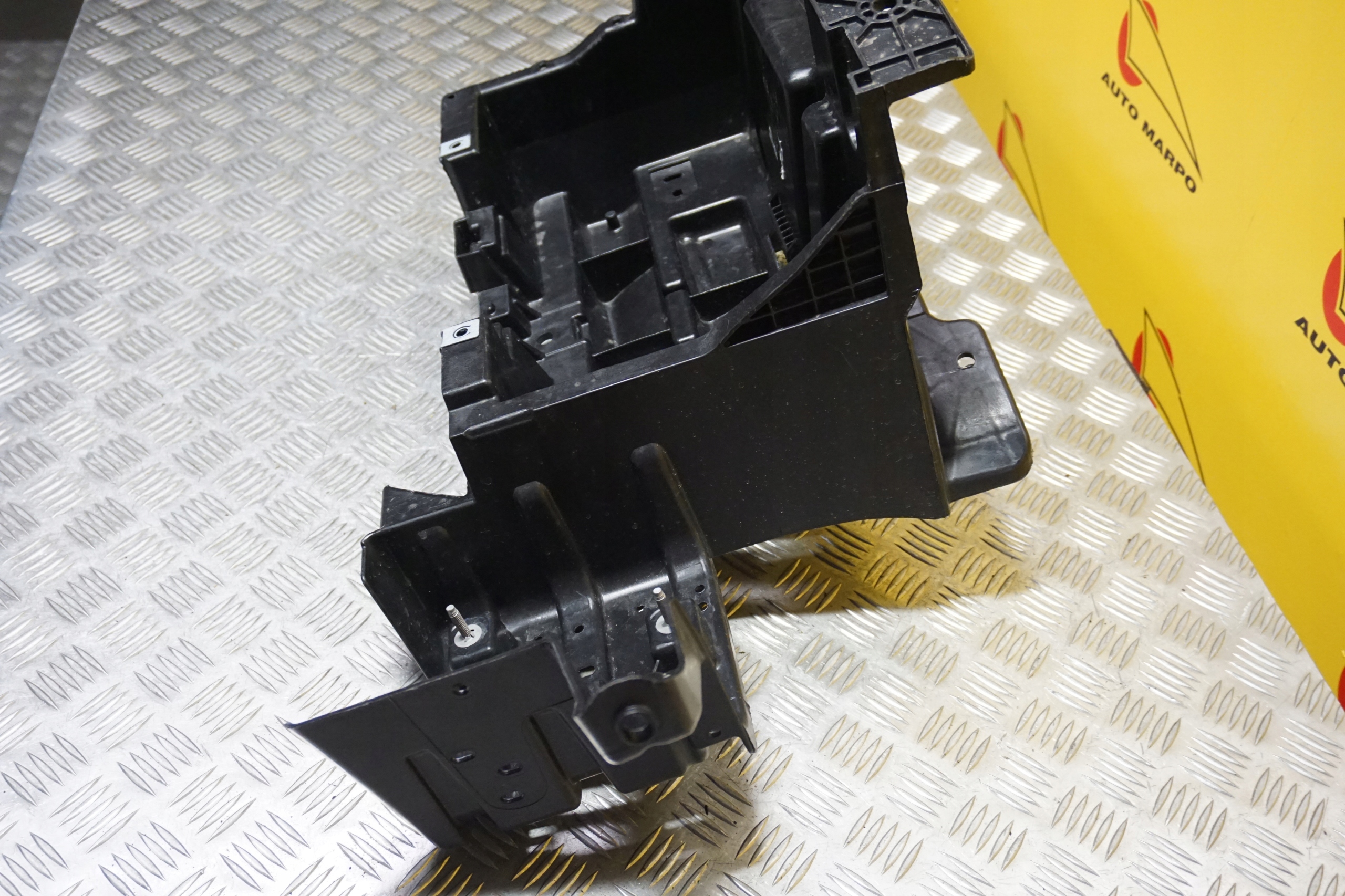 DODGE RAM 1500 2019 - 2024 Obudowa Podstawa Akumulatora USA Typ samochodu 4x4/SUV Samochody osobowe