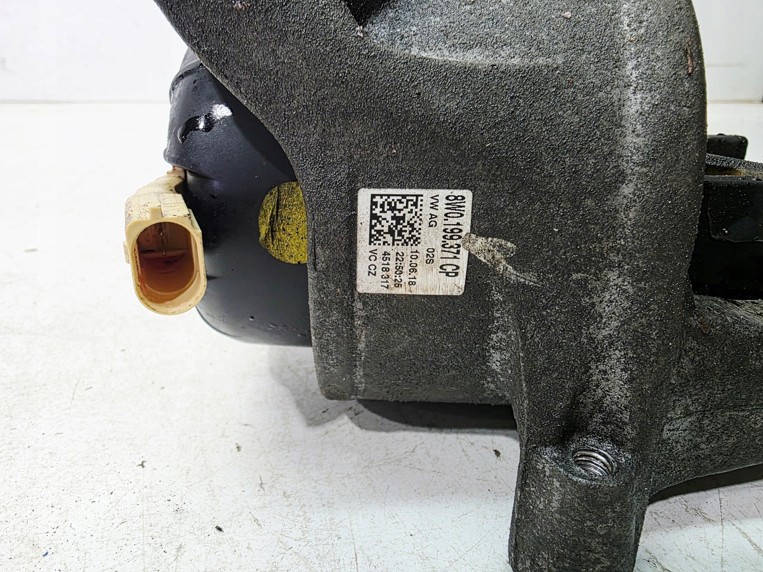 support engine mount left AUDI A4 B9 A5 8W 2.0 TDI 8W0199371CP