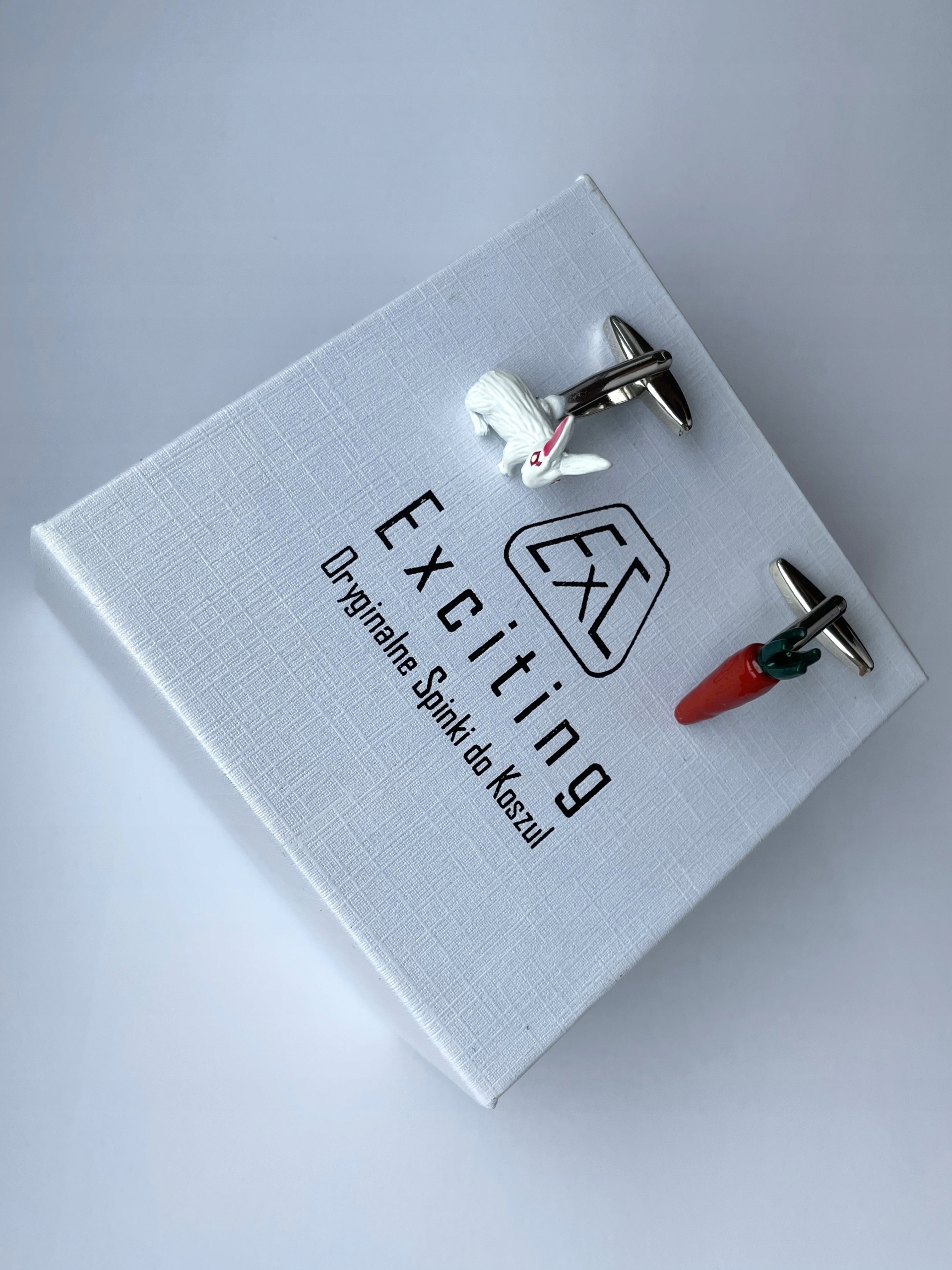 Manžetové knoflíčky Exc Zajíček Králík a Mrkev Bílé Pouzdro