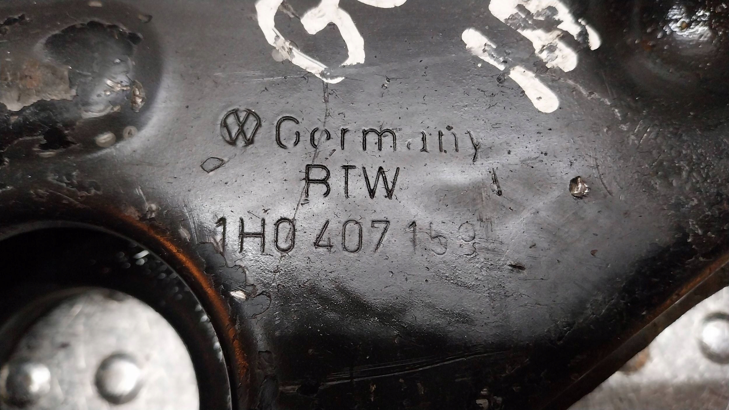 arm right front 1H0407158 VW GOLF III