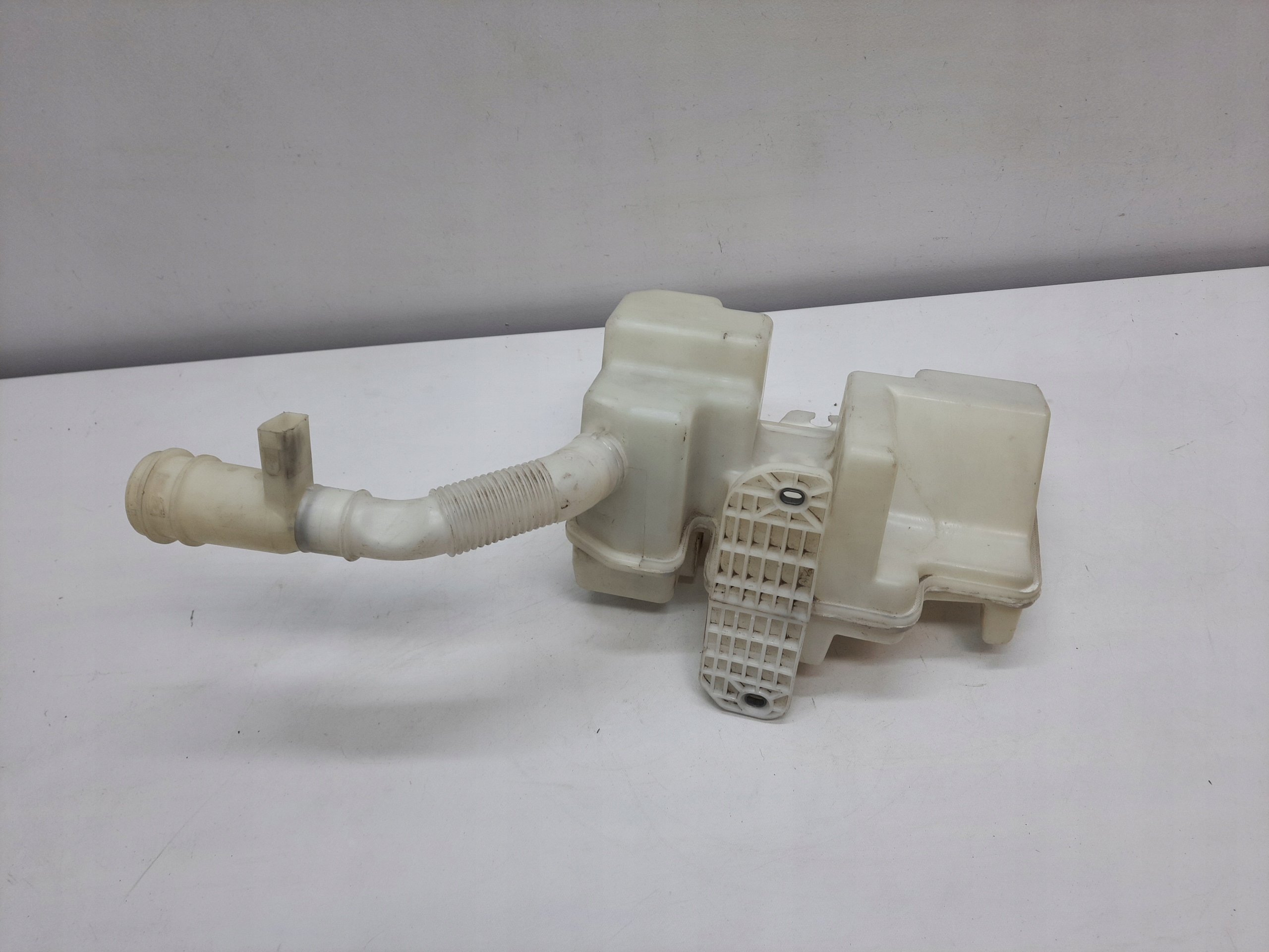 AUDI Q3 8U0 11- washer fluid tank original