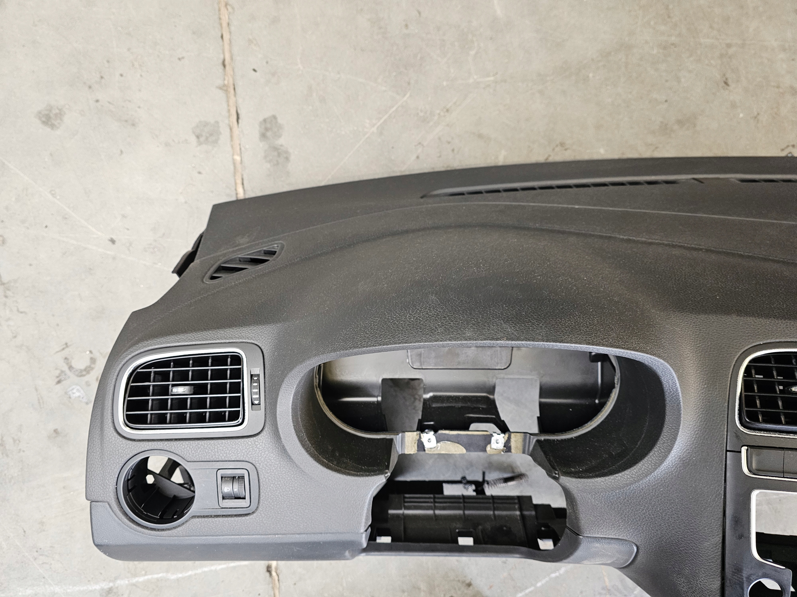 VW POLO console dashboard instrument panel black cockpit airbag 6R1857001