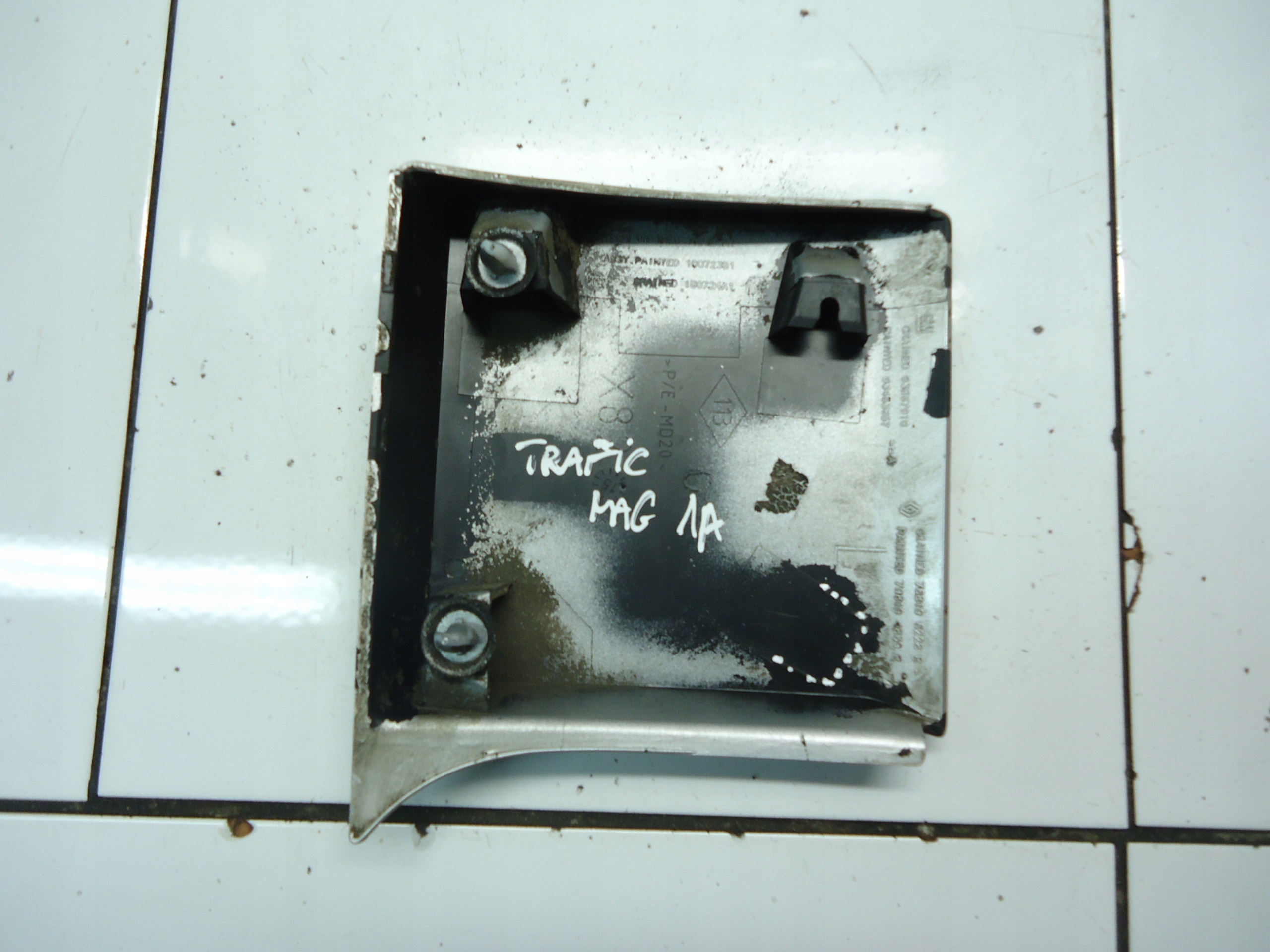 RENAULT TRAFIC III moulding SLUPKA left front 798194839R