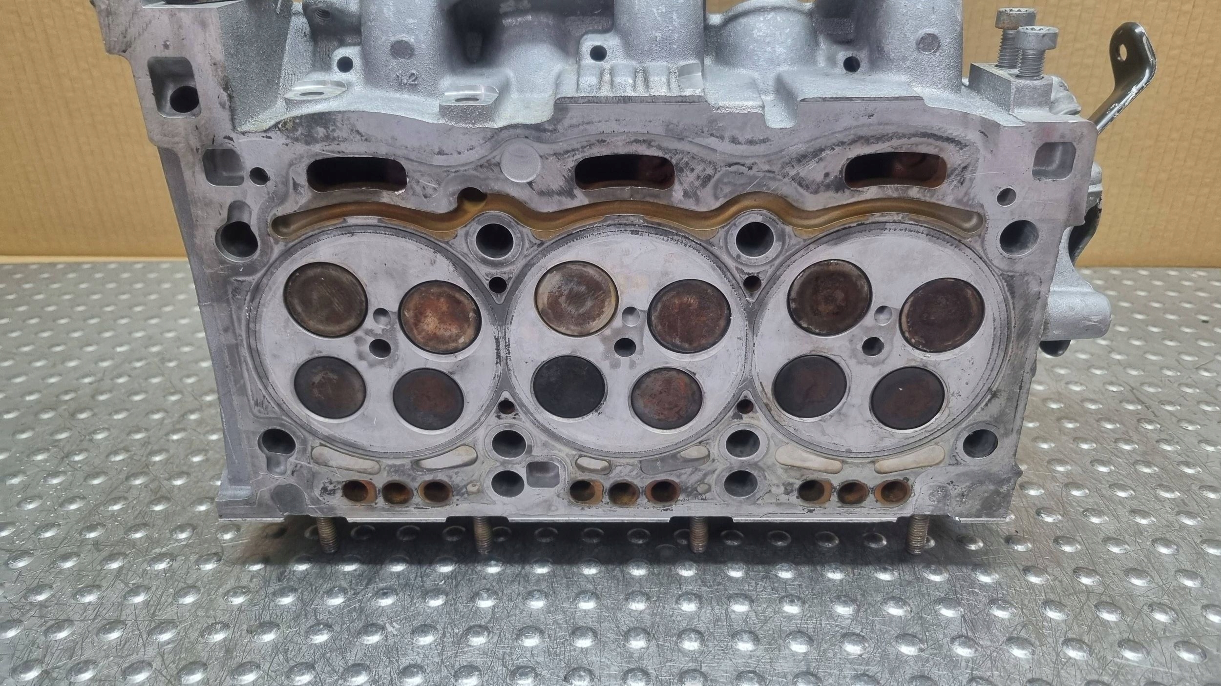 hlava vačky levá 0593AP 059353EK AUDI A6 C7 A7 A8 D4 Q5 SQ5 8R Q7 3.0TDI