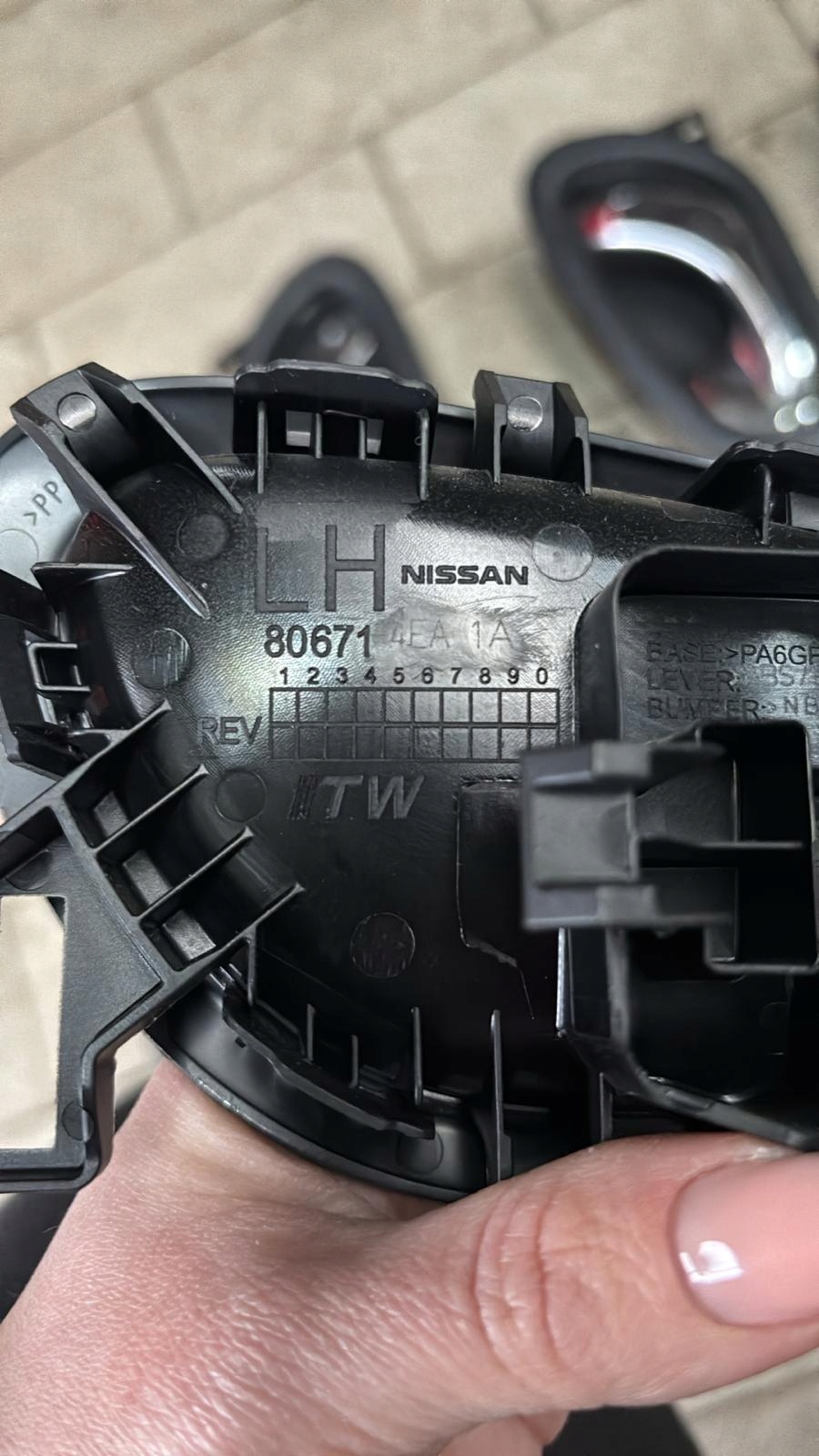 handle inner NISSAN NAVARA IV NP300 806704EA1A 806714EA1A KOMPLET!