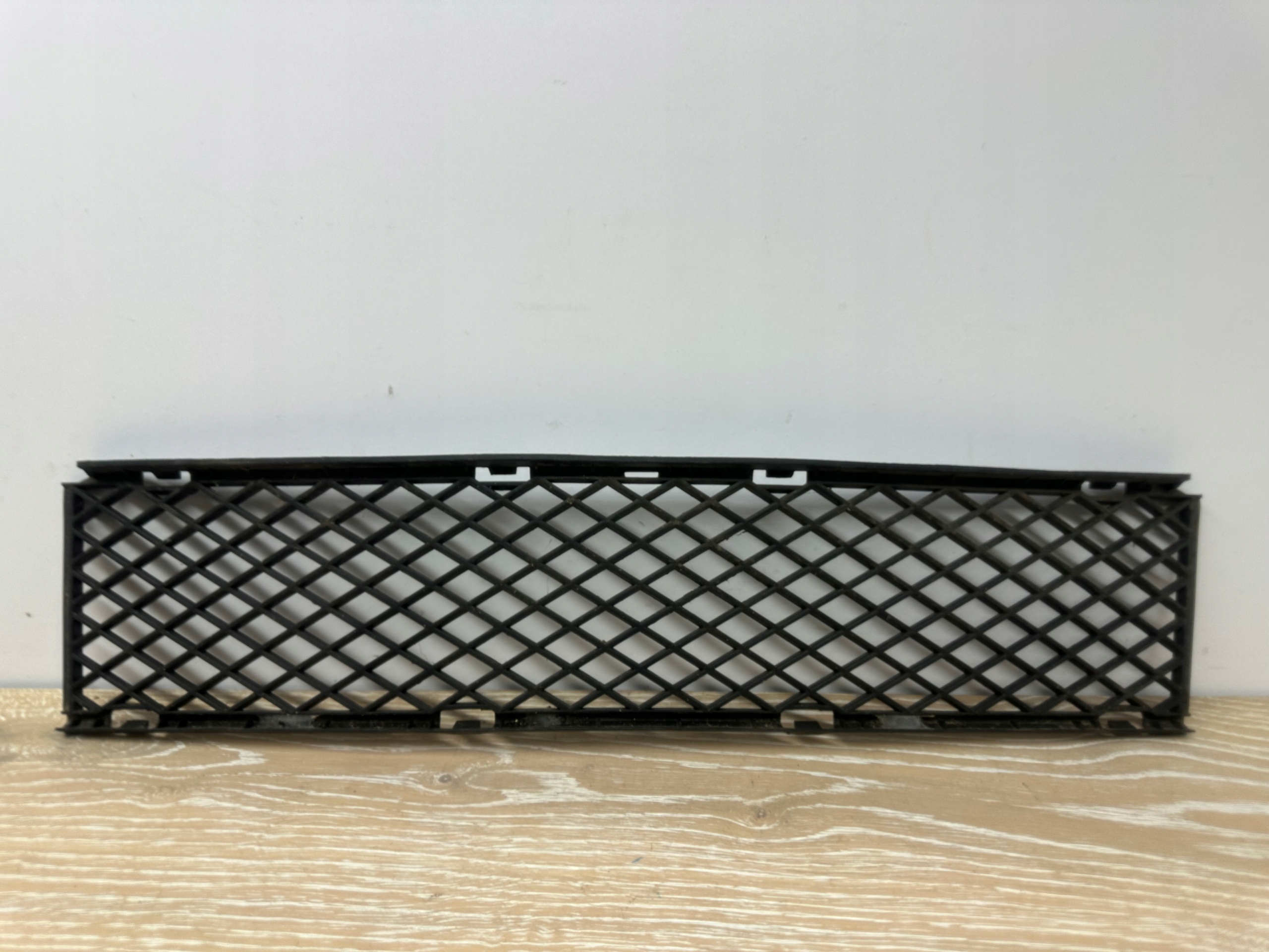 Lüftungsgitter der Stoßstange mitte BMW 7 (E65, E66, E67) 7135573 3.0L diesel 170kW