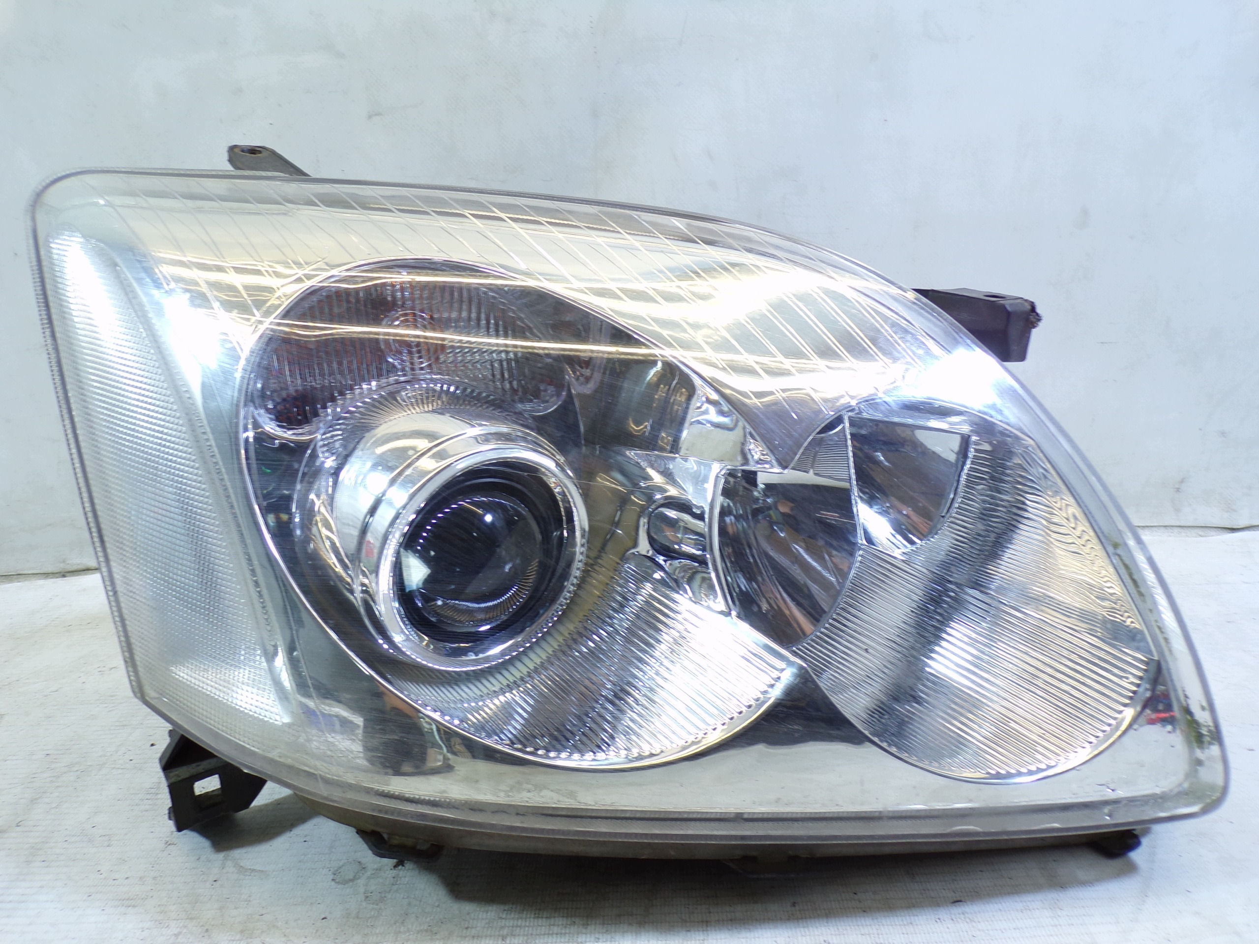 light front front right TOYOTA AVENSIS T25 (6) (K)