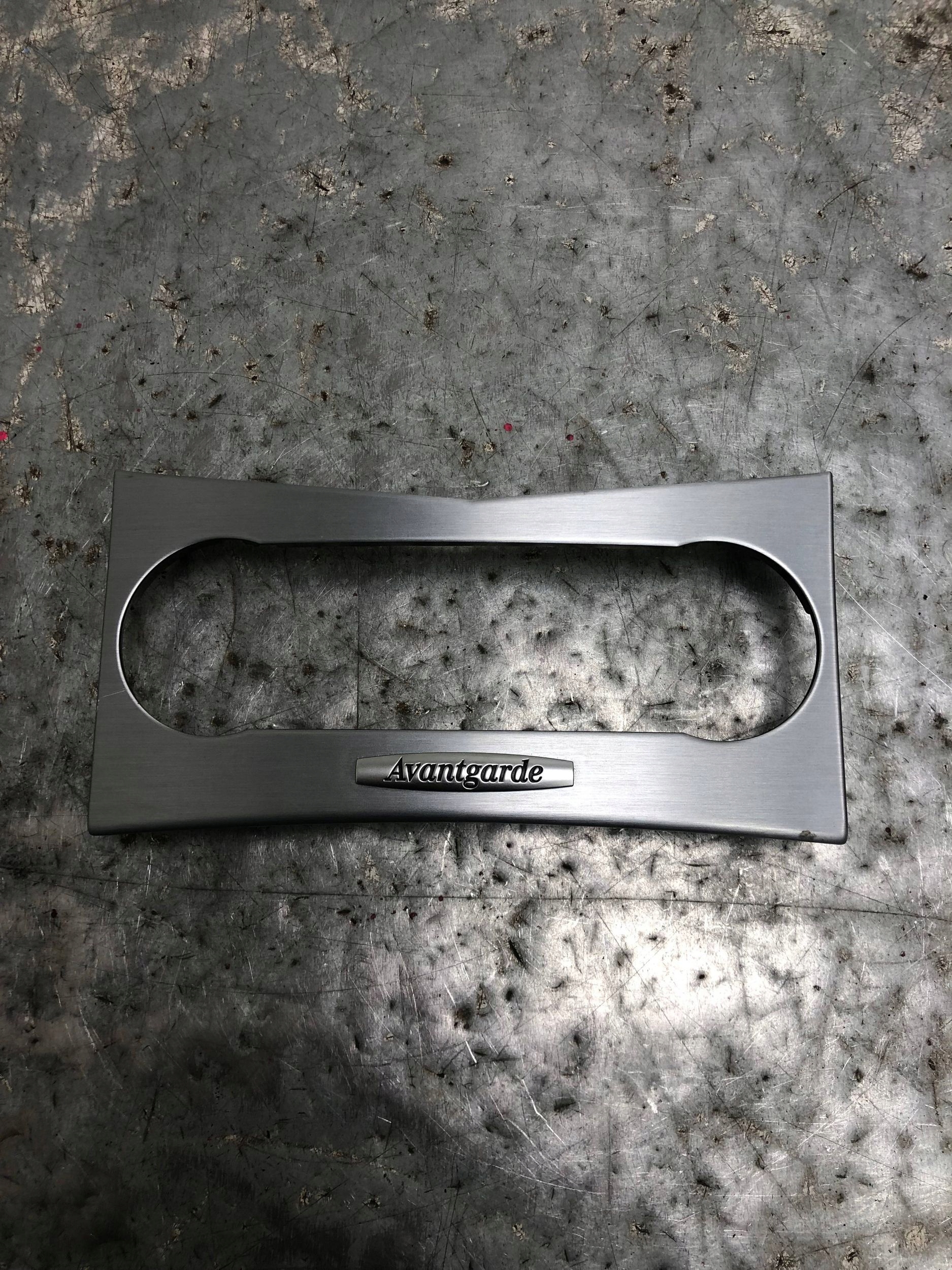 RÁM PANELU klimatizaci MERCEDES W204 A2046800490
