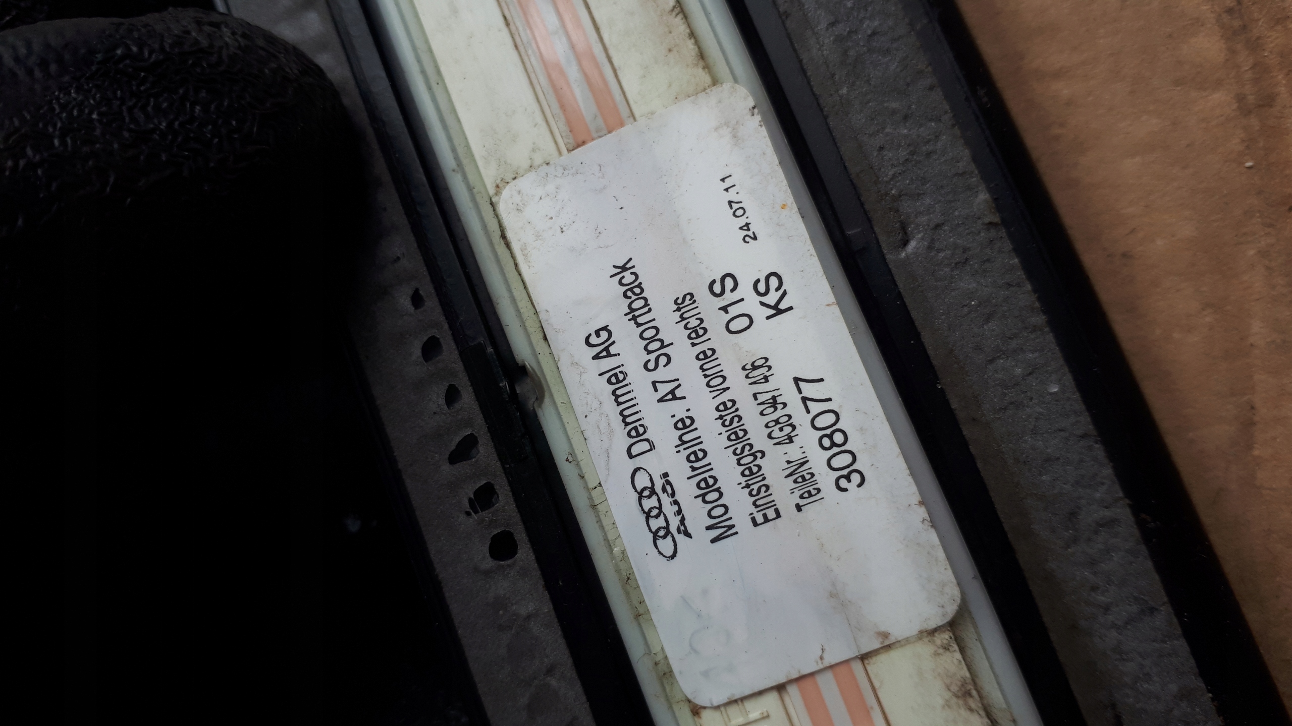 A7 4G moulding threshold PODSWIETLANA right 4G8947406