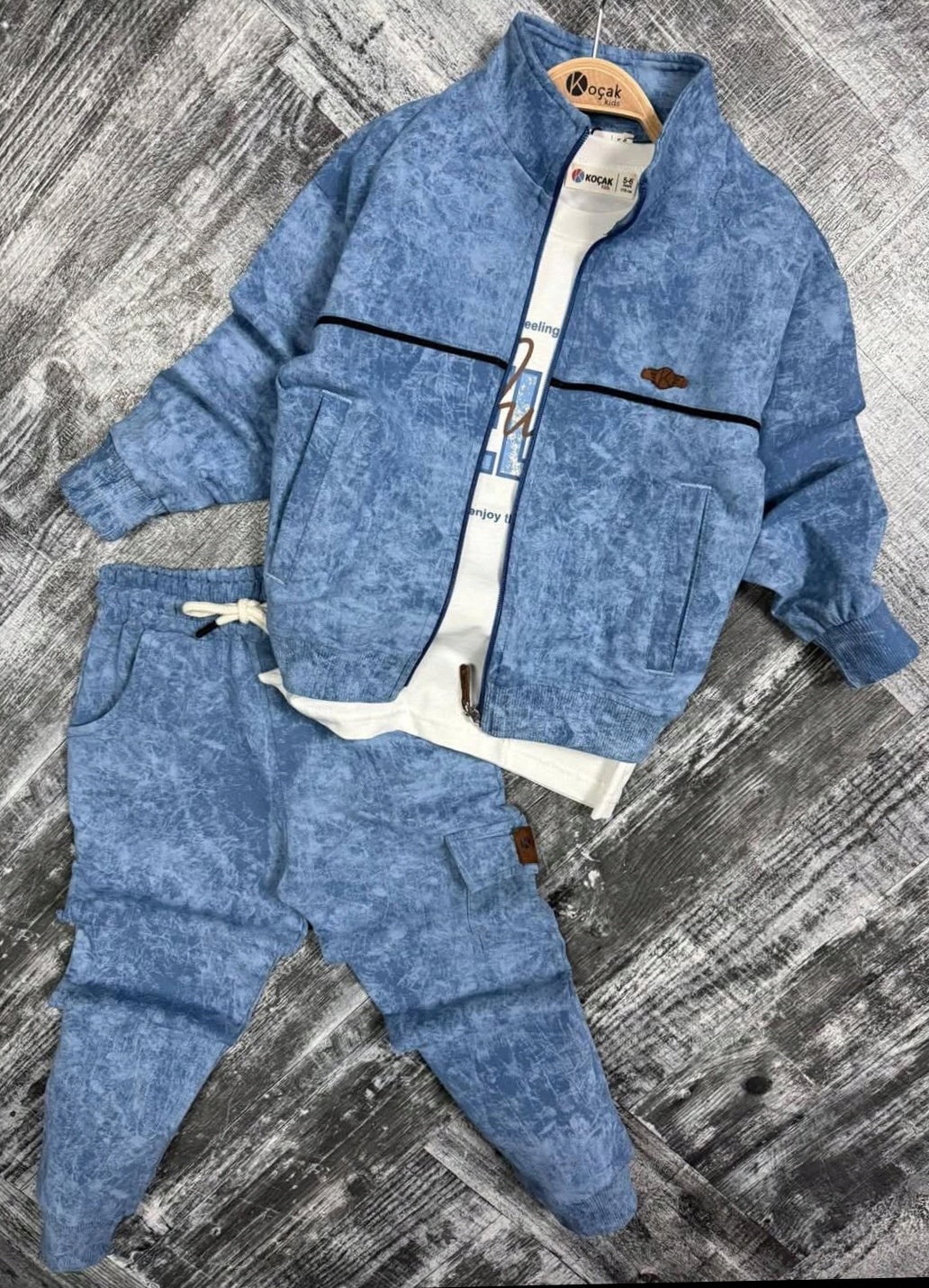 Dres chłopięcy komplet 3 cz. bluza t-shirt spodnie dekatyzowany r. 110-116