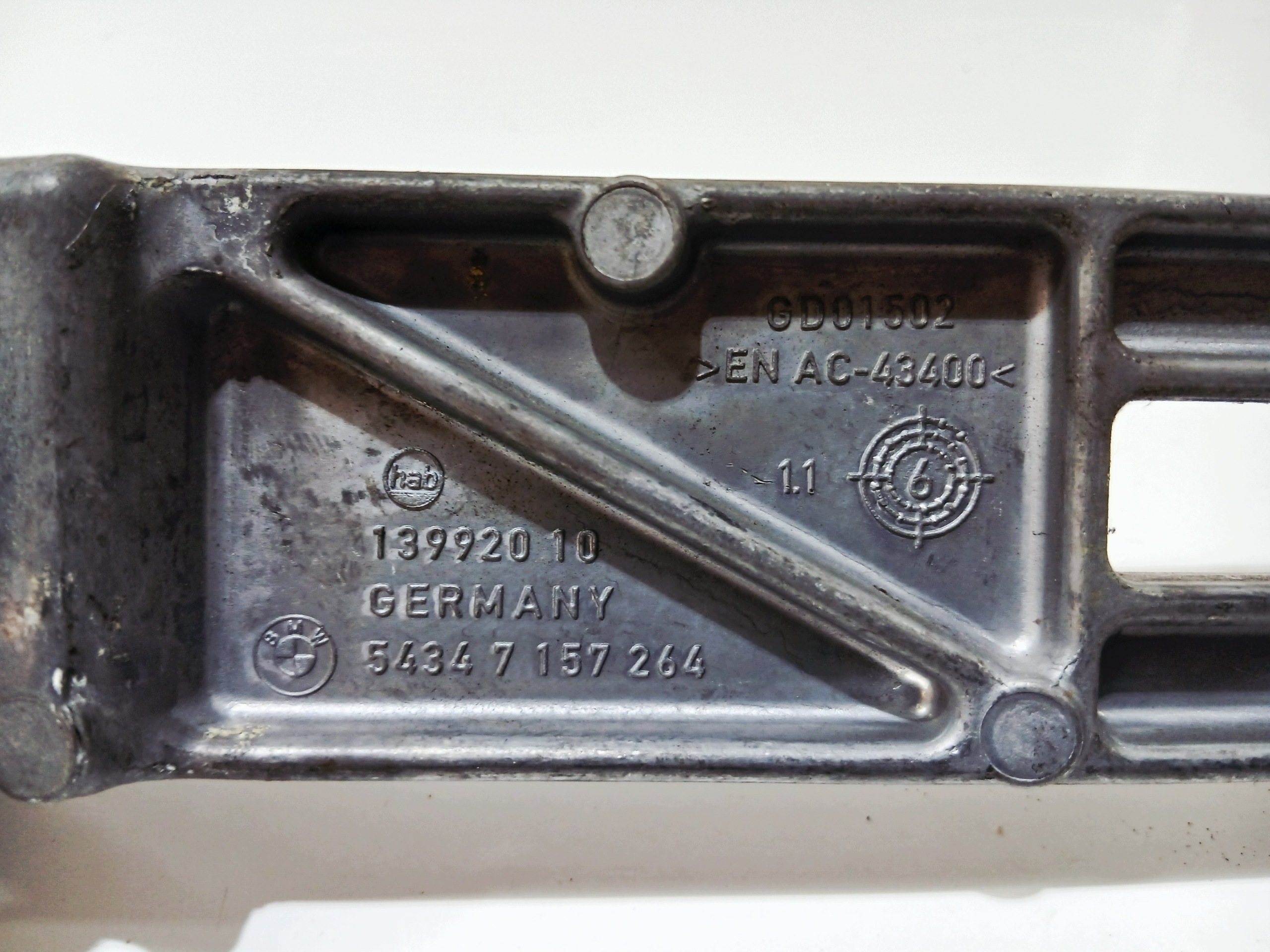 bracket LOZYSKA GLOWNEGO right BMW E93 7157264