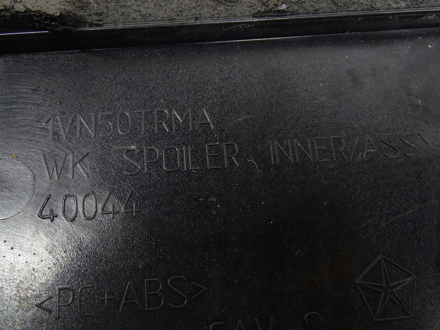 spoiler LOTKA bonnet boot JEEP WK2 1VN50TRMA