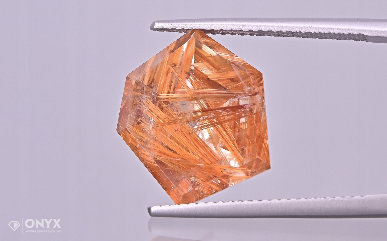 Křemen s rutilem fazetovaný nepravidelný 15,5x14 mm