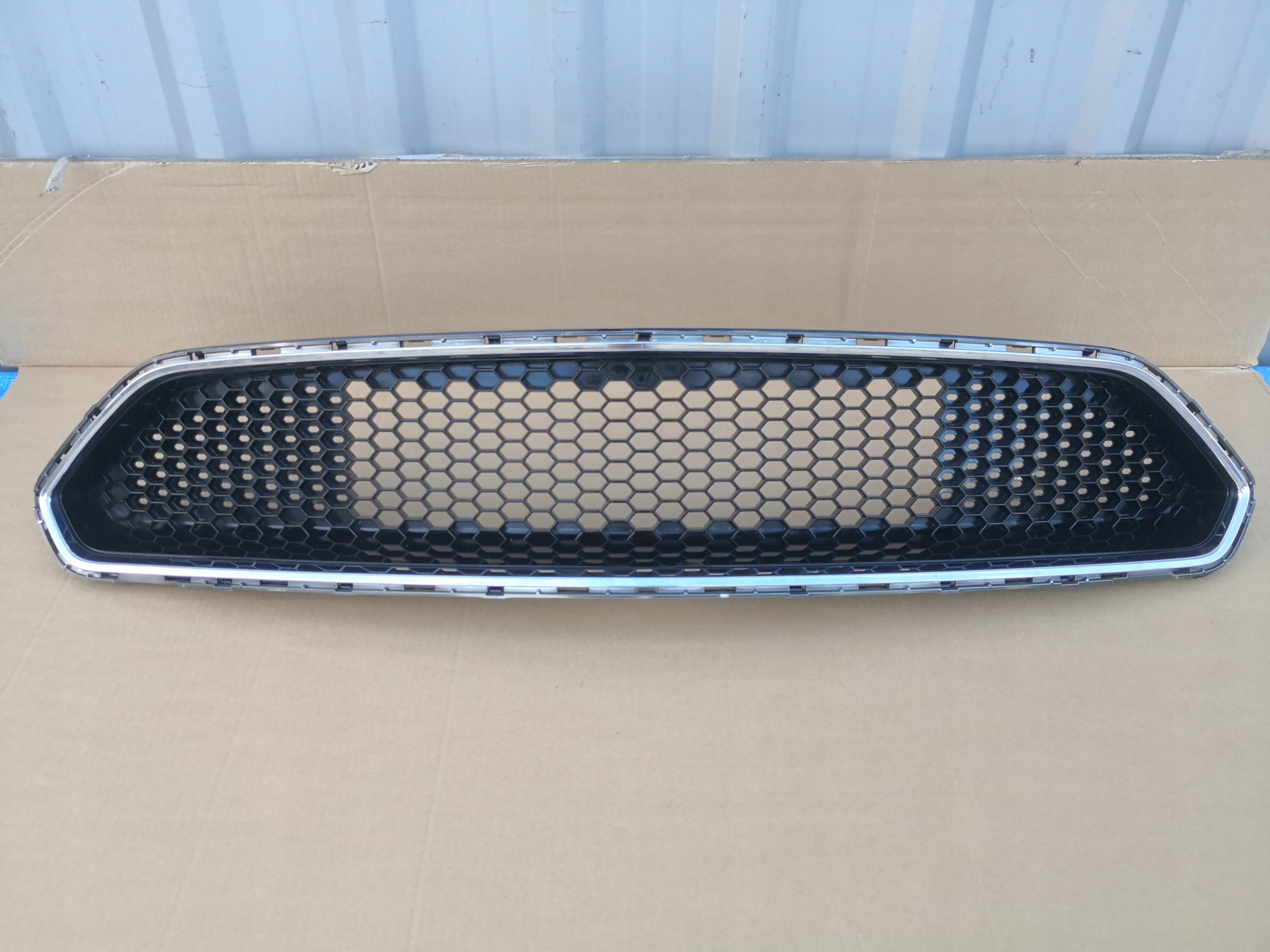 FORD MUSTANG VI LIFT 18- BULLITT GRILL KRATKA