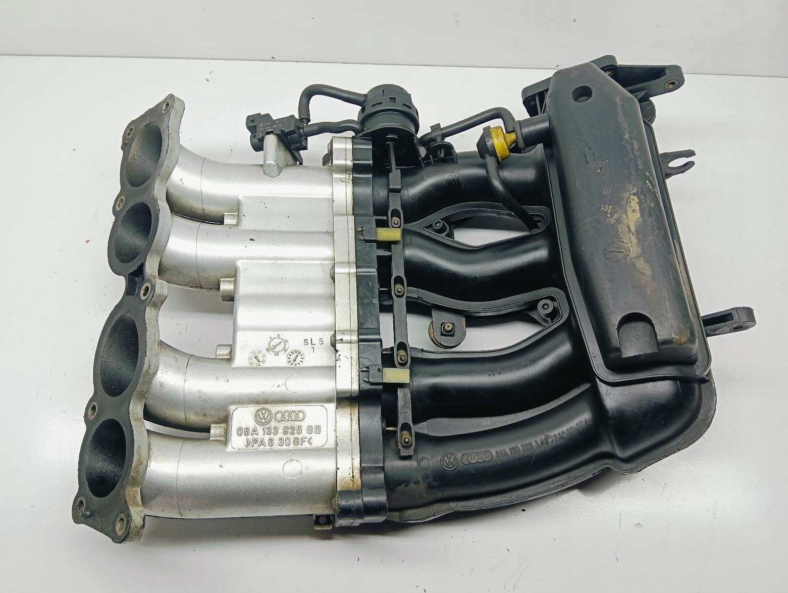 intake manifold Seat Leon and 1.8 16V 06A133925GB