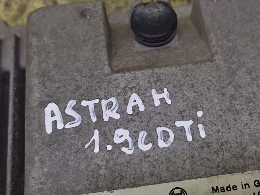 OPEL ASTRA H 1.9 CDTI unité de commande électronique uce moteur 0281012122