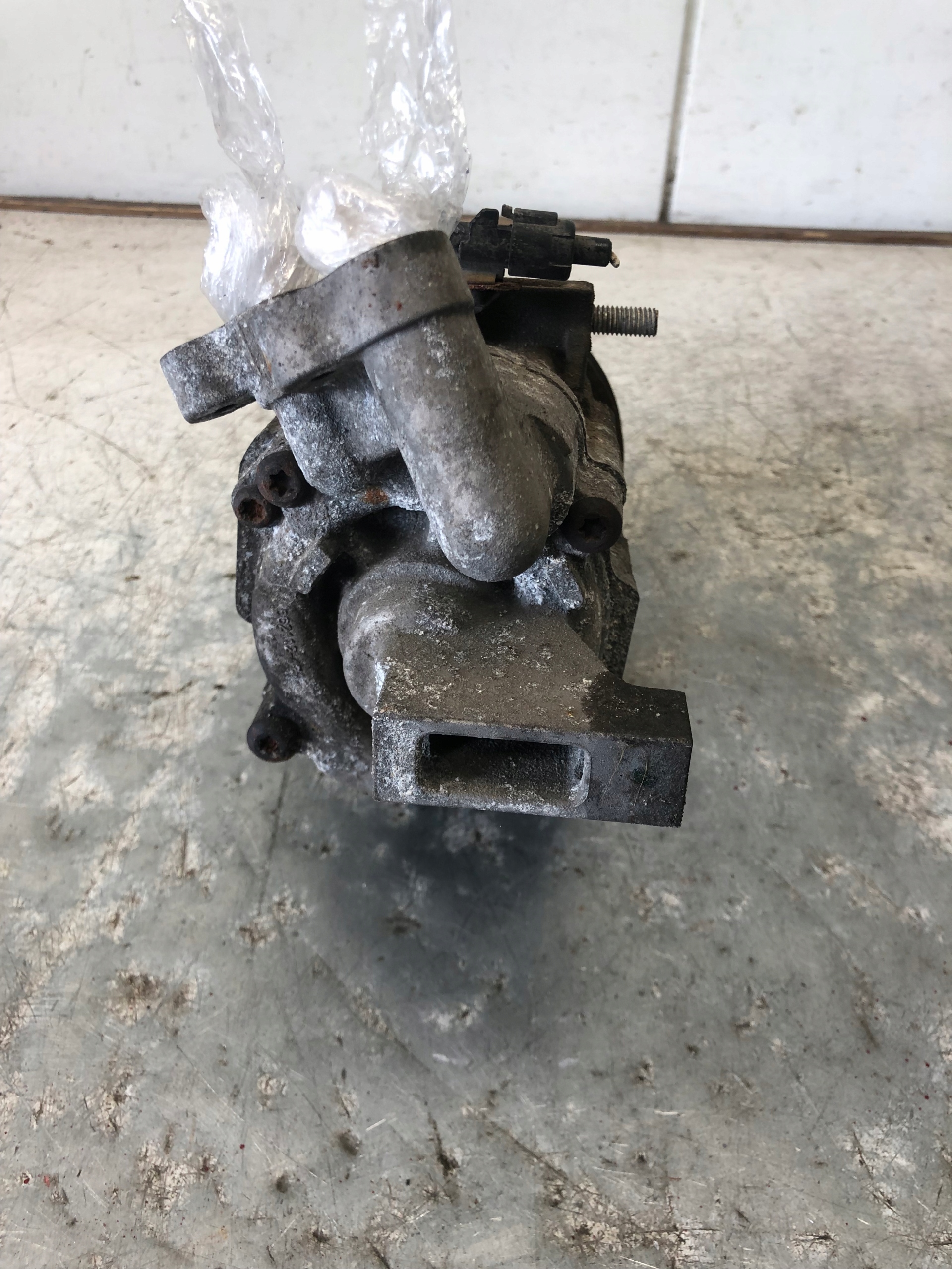 compressor compressor; of the air conditioning OPEL AGILA B 95200-51KA0