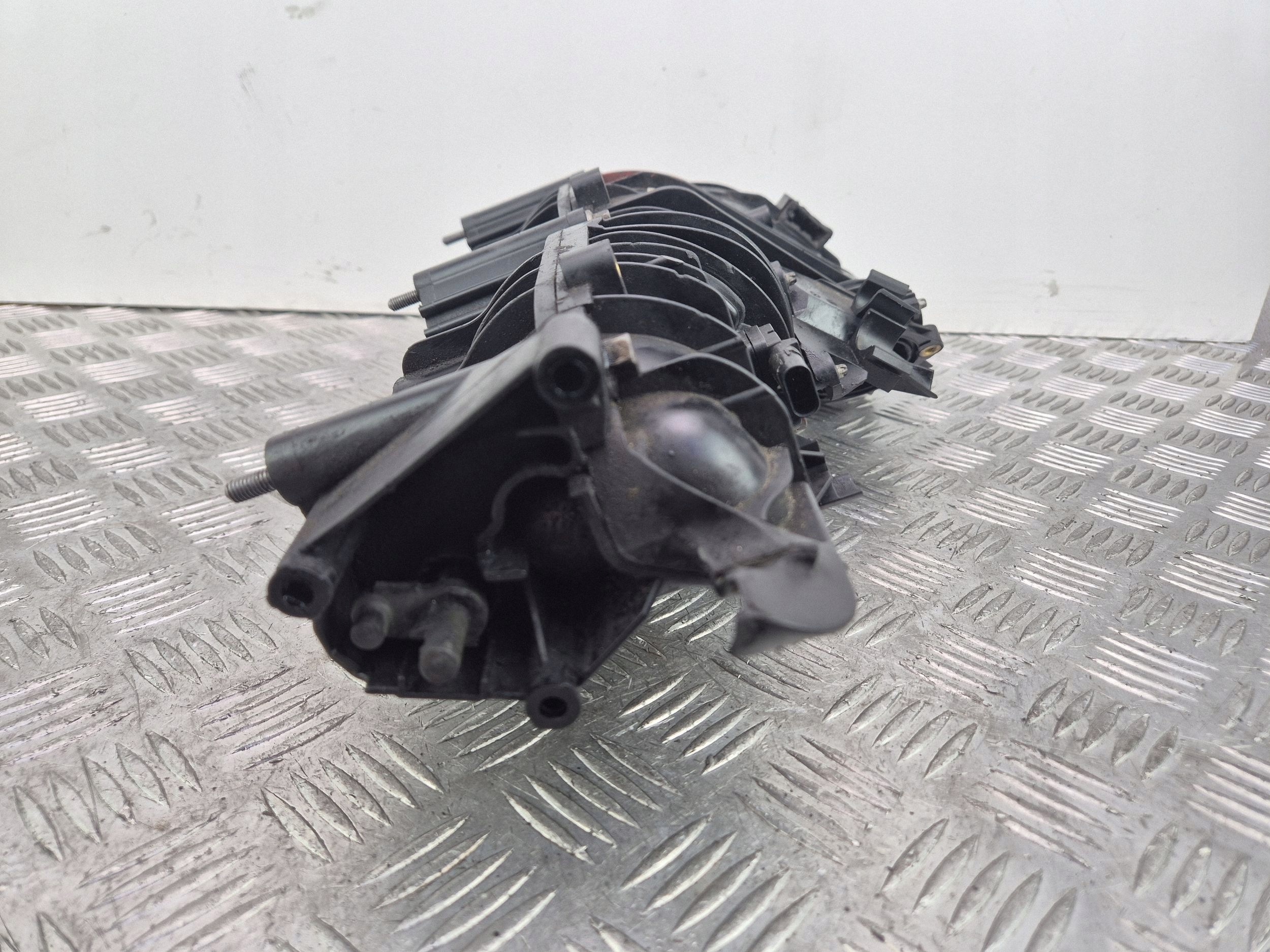 BMW 5 E60 E61 520d intake manifold 7797384 N47D20A