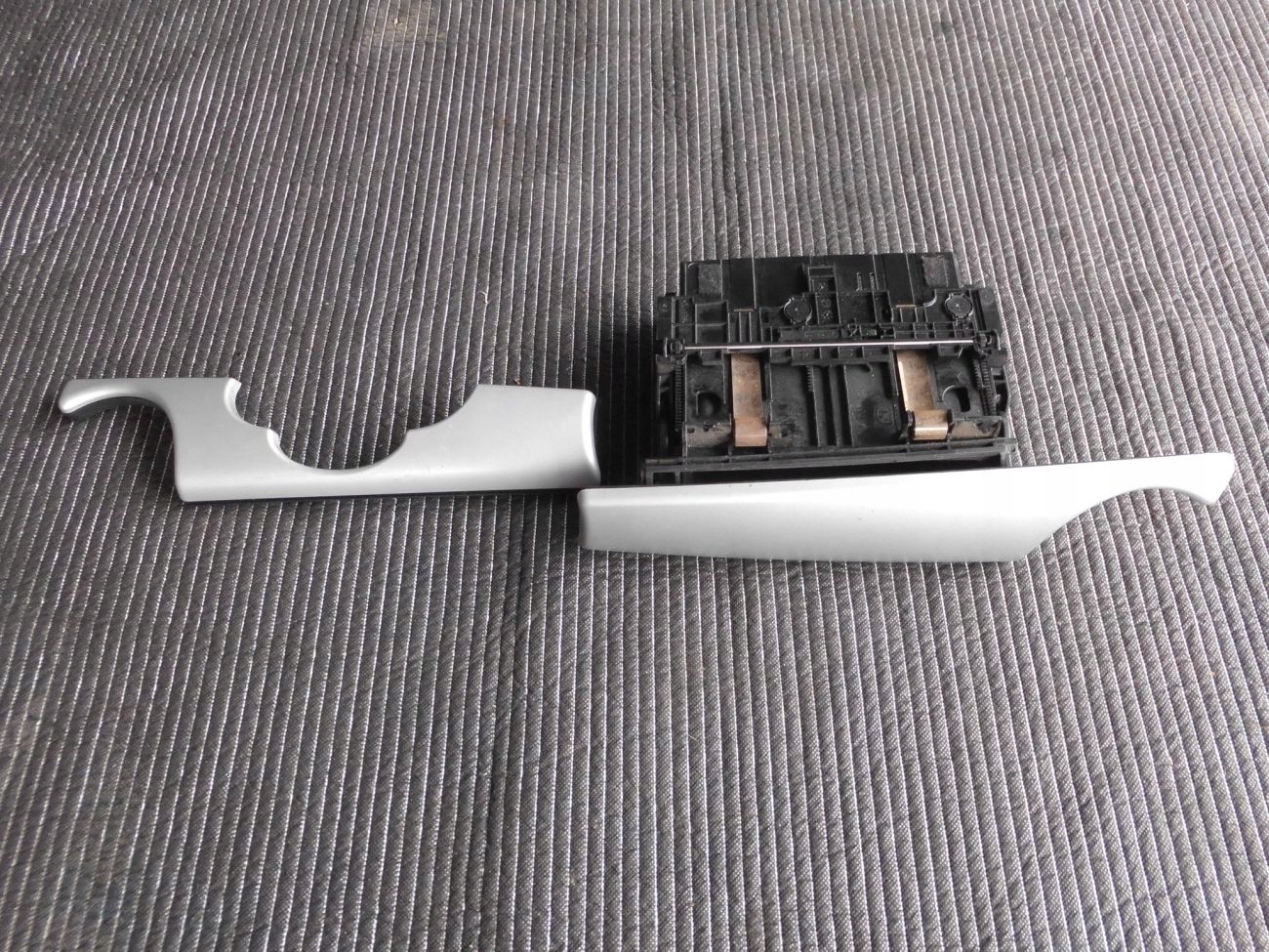 Бардачок панели консоли MINI R56