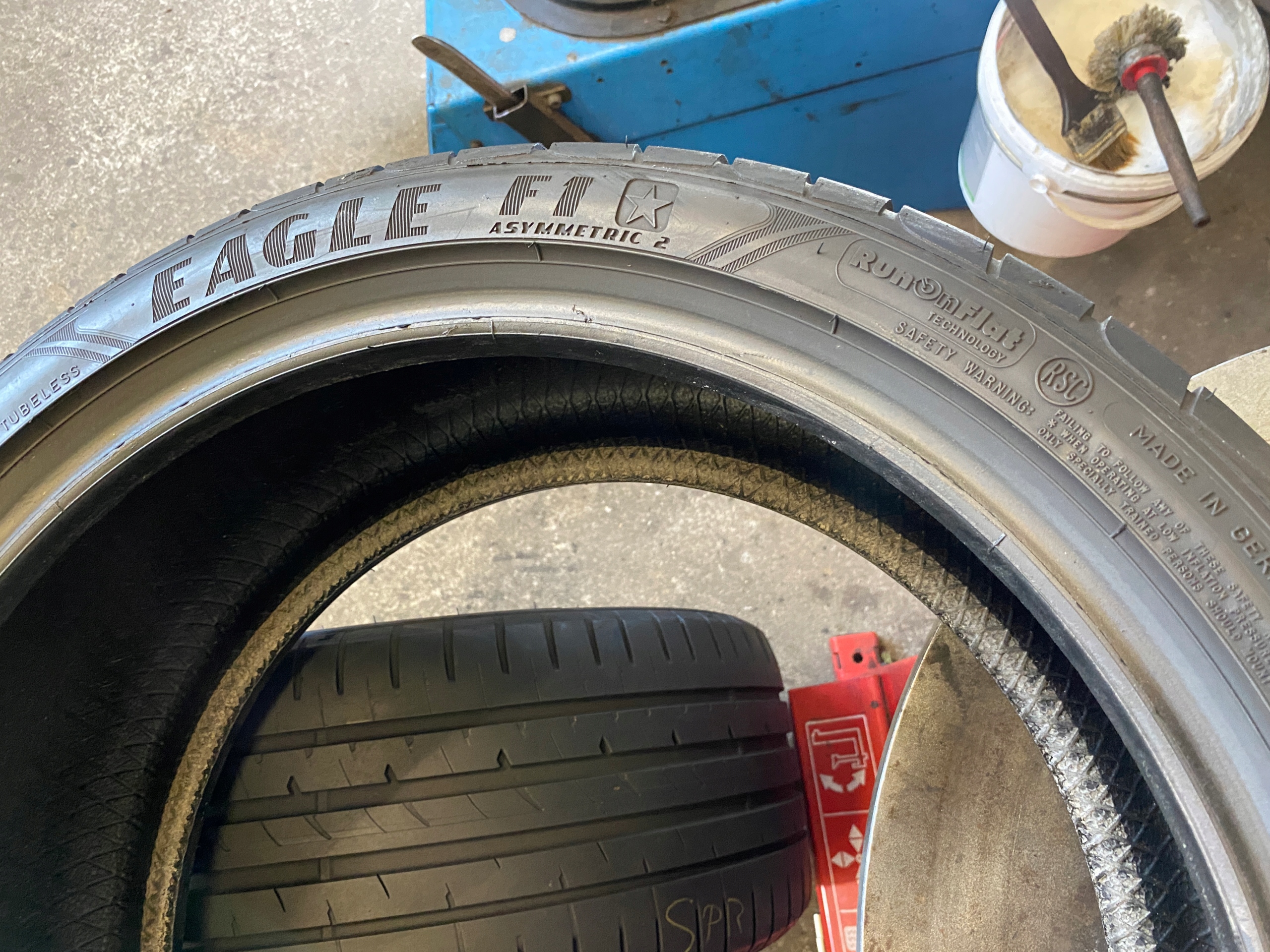 2 Pneumatiques, pneus d’été 245/35R18 GOODYEAR ASYMMETRIC 2 RUN FLAT 6mm