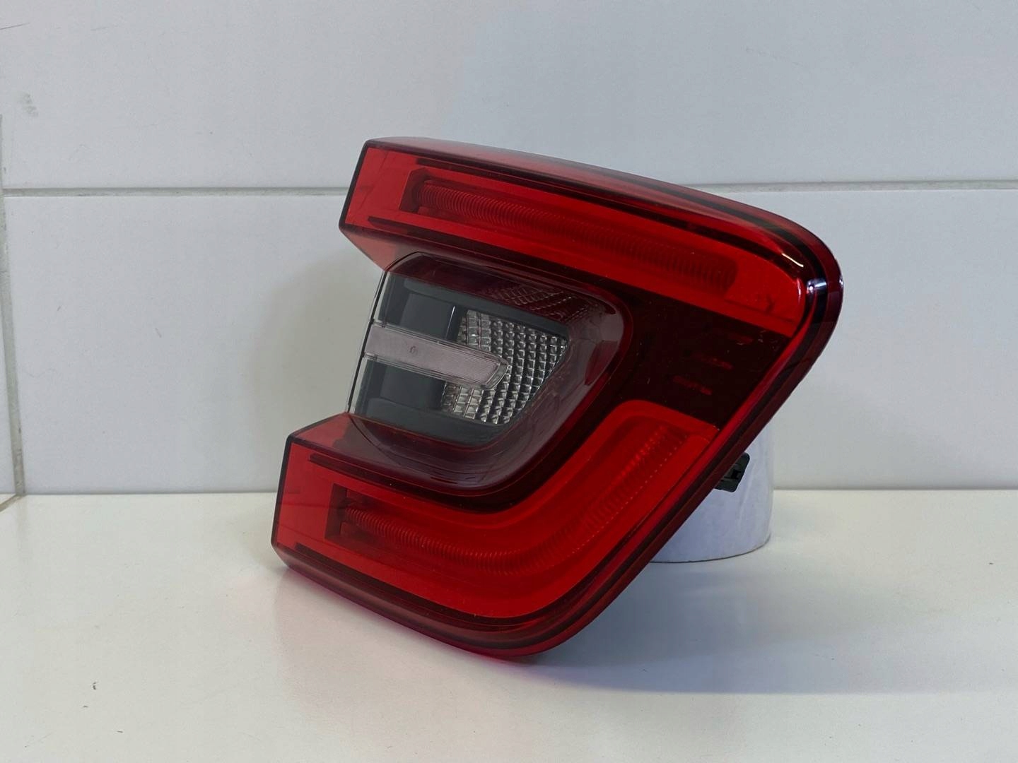 light rear to the bonnet left side Renault Kadjar 2018 265550151R