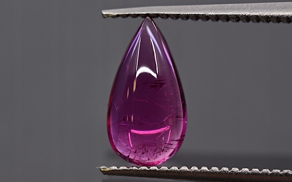 Turmalín kabošon slza 9,5x5 mm