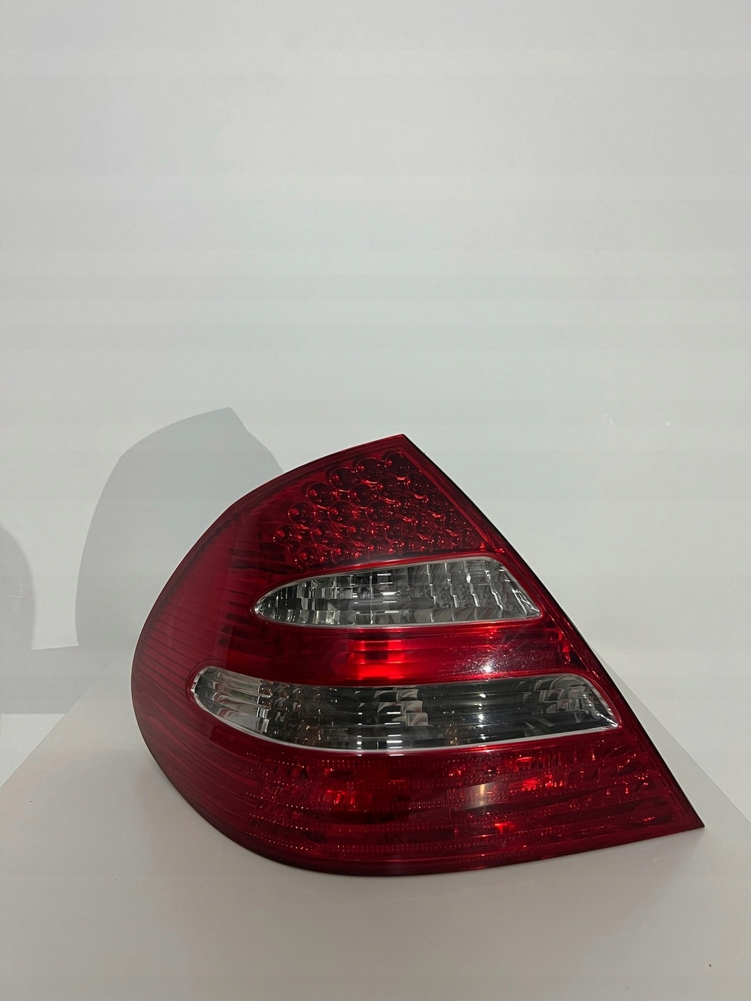 LAMPA LEWY TYŁ LEWA TYLNIA LED MERCEDES E KLASA W211 A2118200564