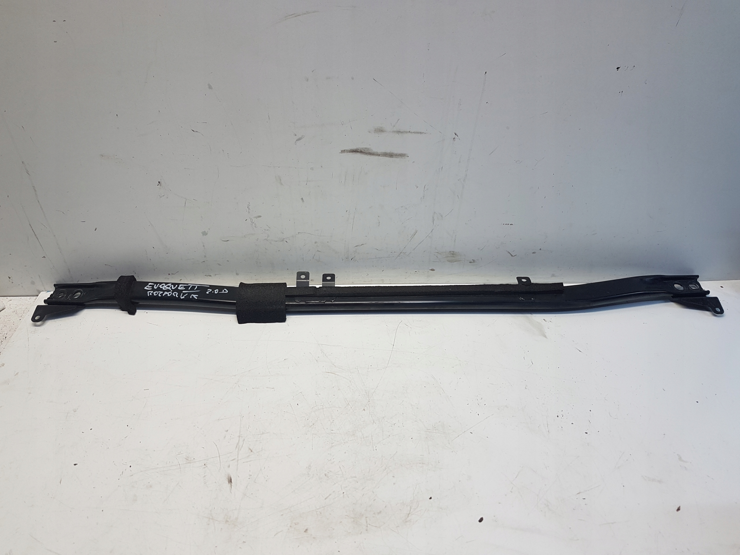 Range ROVER EVOQUE II передняя стойка