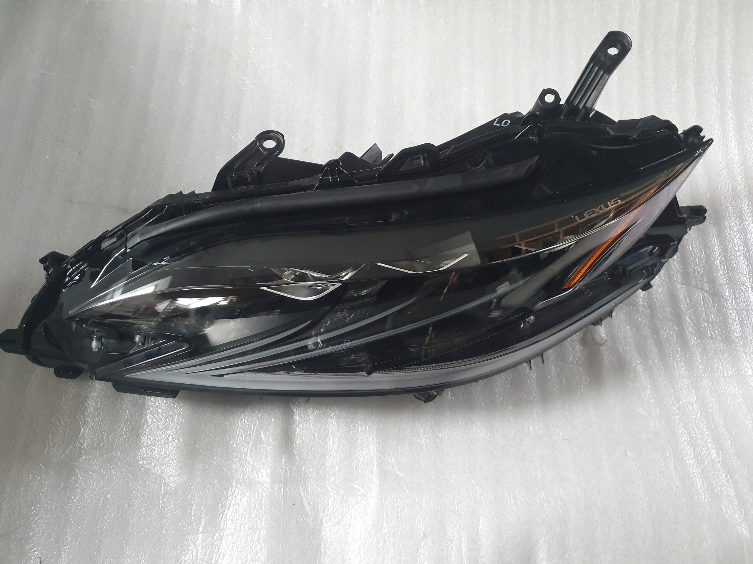 LEXUS LS500 FULL LED Strona zabudowy lewa