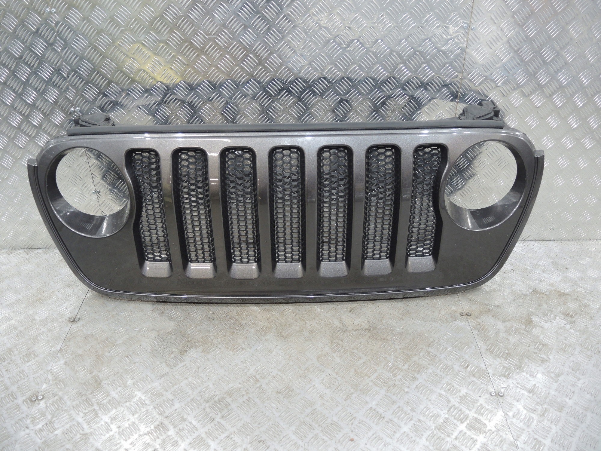 JEEP WRANGLER JL SAHARA ATRAPA GRILL PRZEDNI