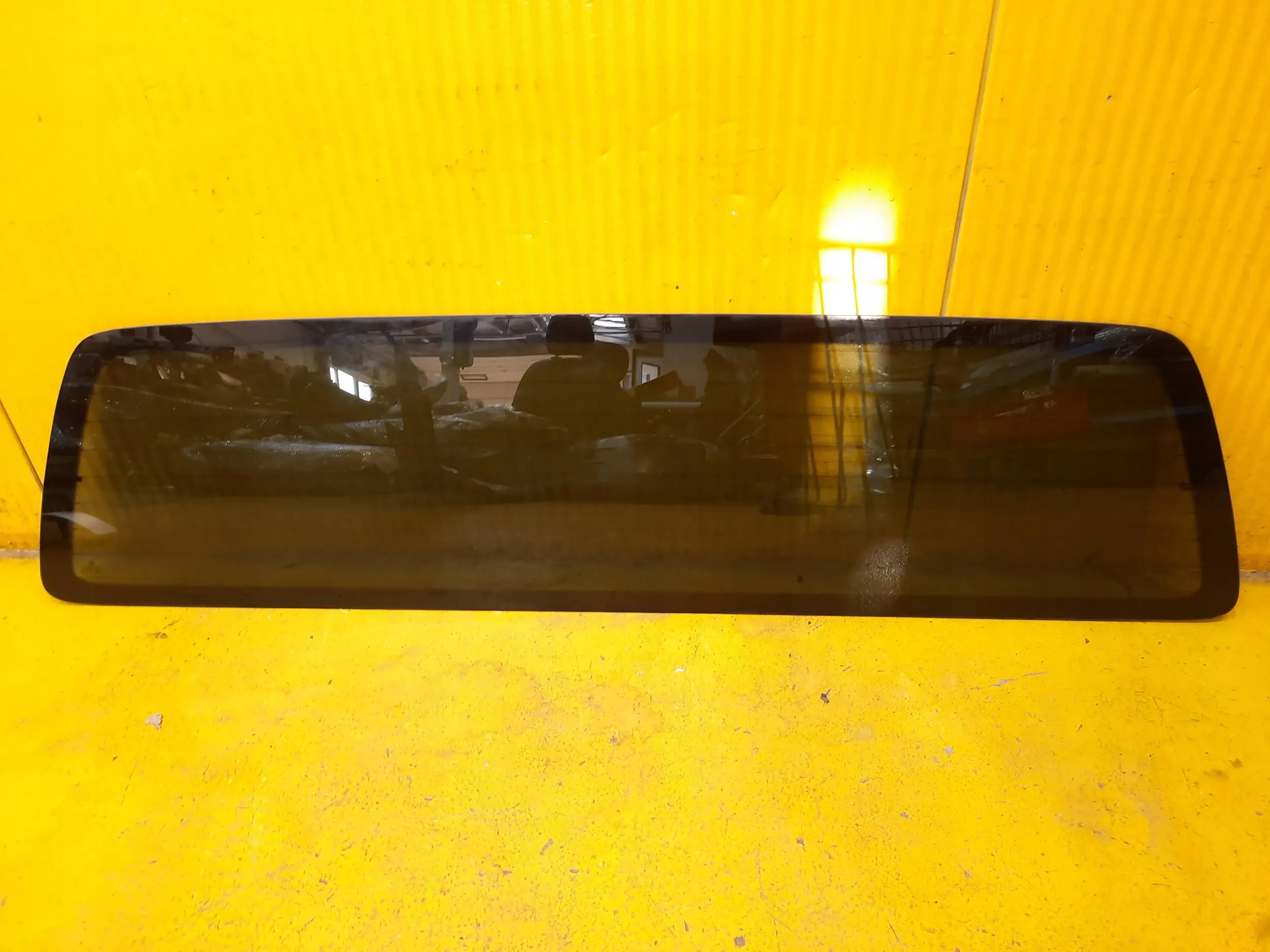 VW Amarok СКЛО ЗАД. ЗАДНЯ КАБІНА 14r.