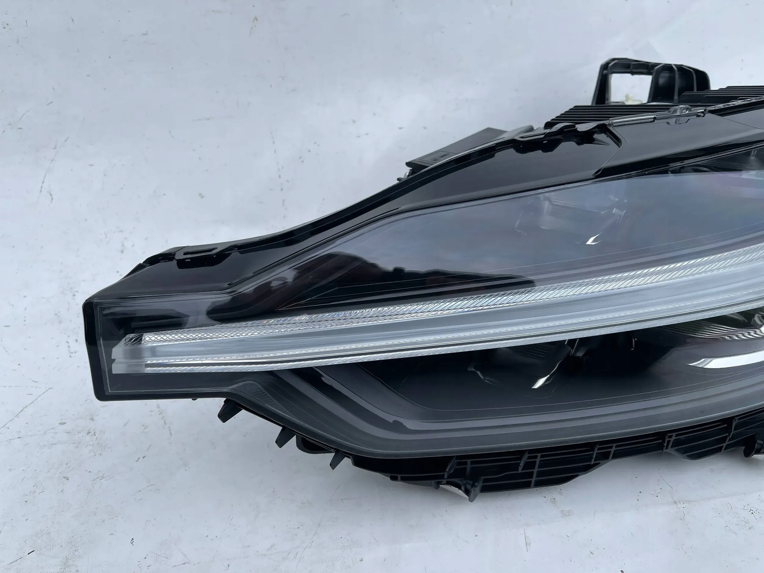 light left VOLVO XC60 II FULL LED KOMLEPTNA front front 32404705