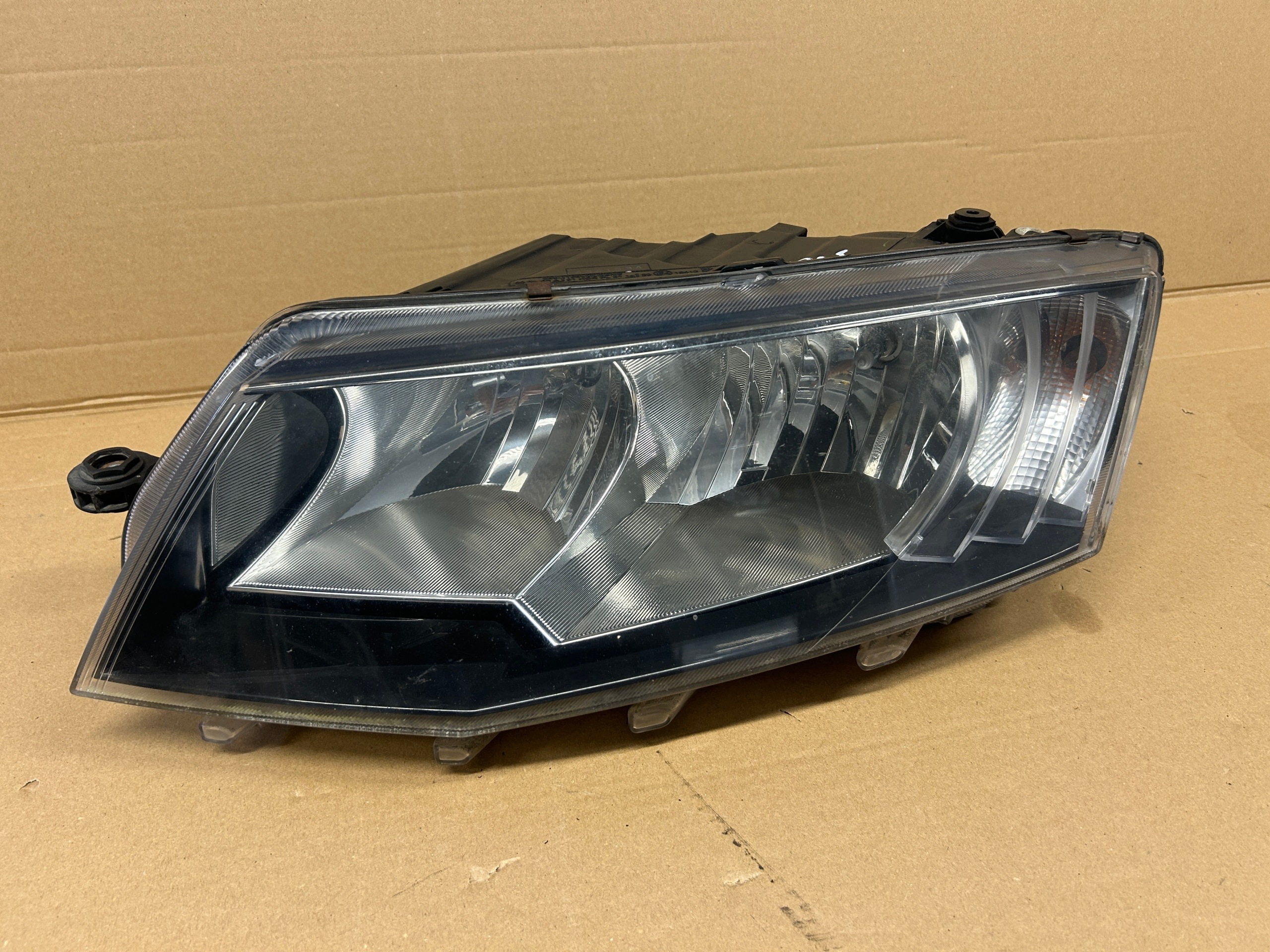 SKODA OCTAVIA III light left front