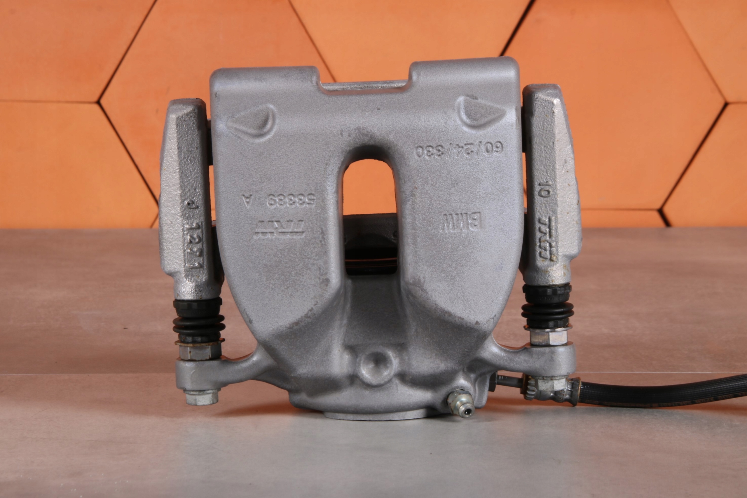 BMW G30 G31 caliper brake left front front 6872799 60/24/330 27 km !!!