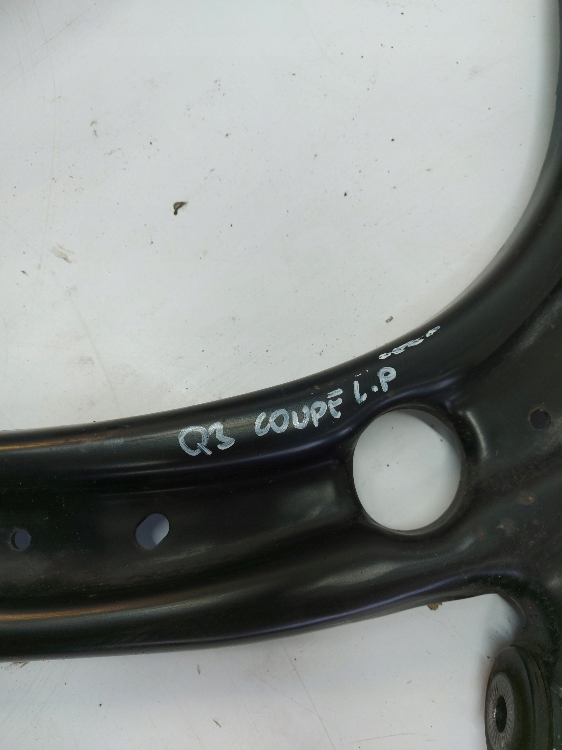 Audi Q3 83A SPORTBACK arm left front front oryg qudq383a2625433