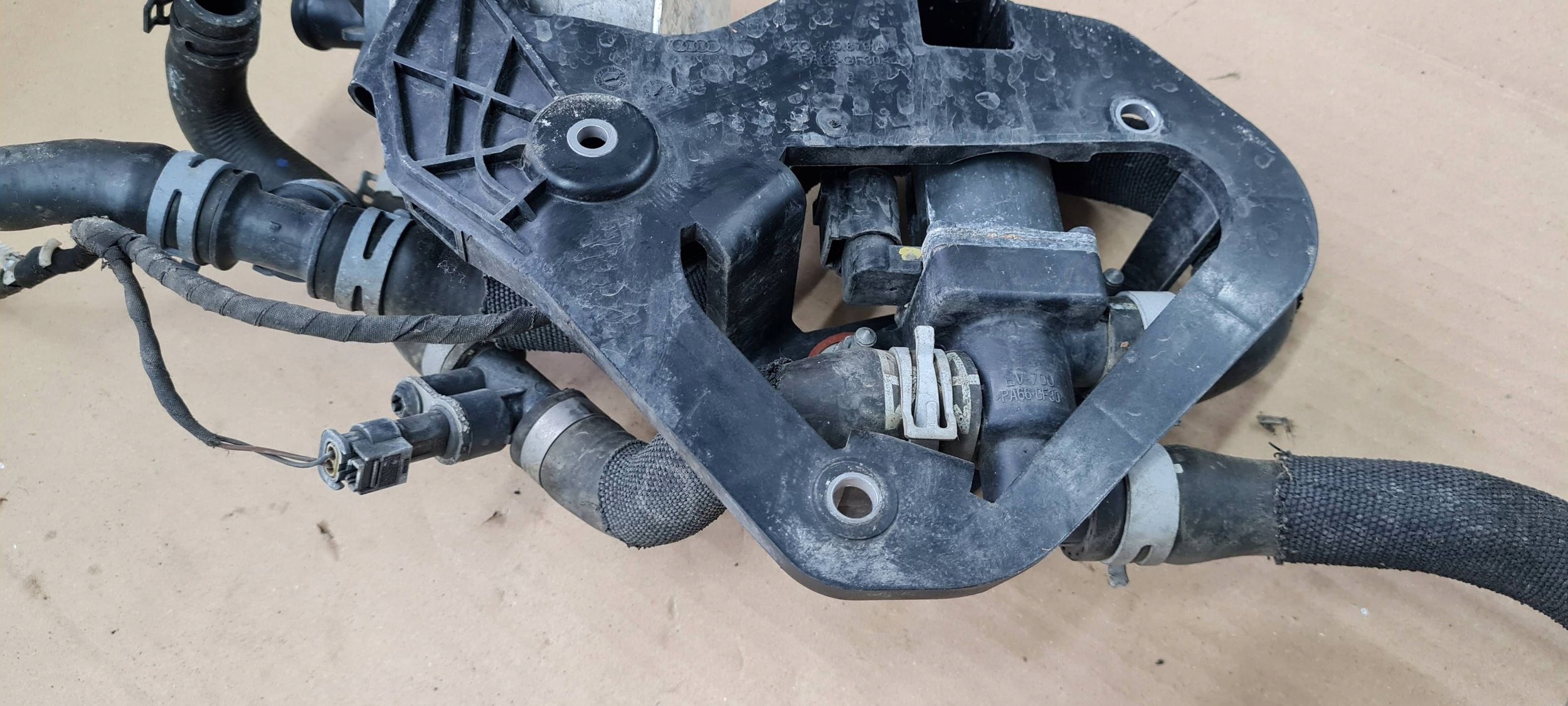 A6 C8 4K dodatna pumpa vode drška 2.0 TFSI HYBRYDA 4N0965567 A7 4K