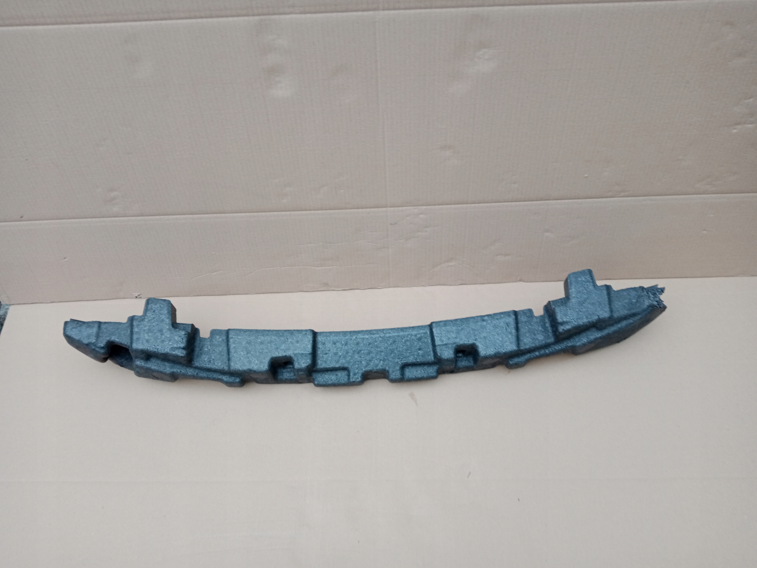 KIA CEED III АМОРТИЗАТОР ПЕРЕДНЕГО БАМПЕРА 86520-J7DA0