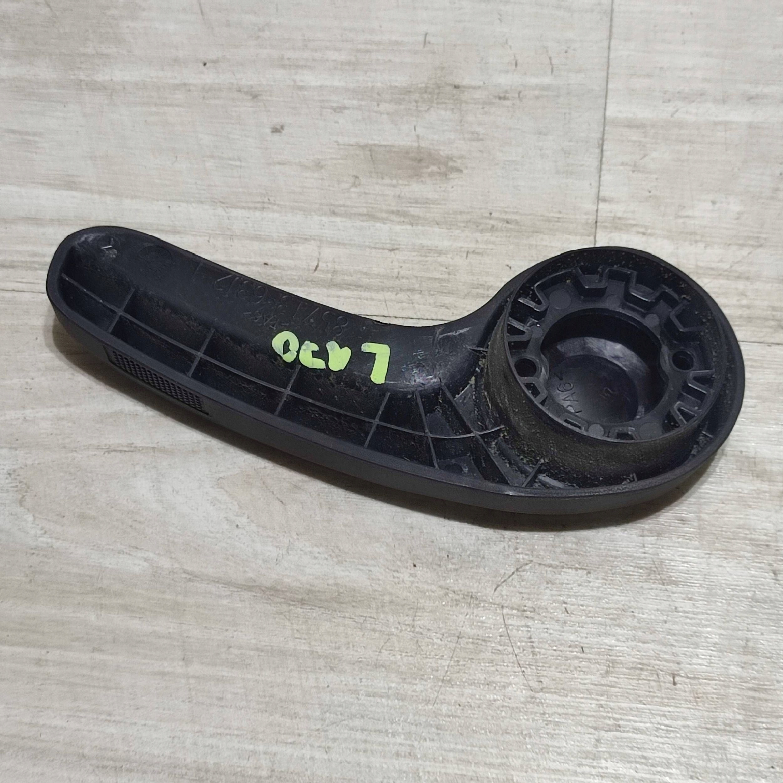 Pokretlo seat left side Suzuki Vitara (LY) 8571363J2