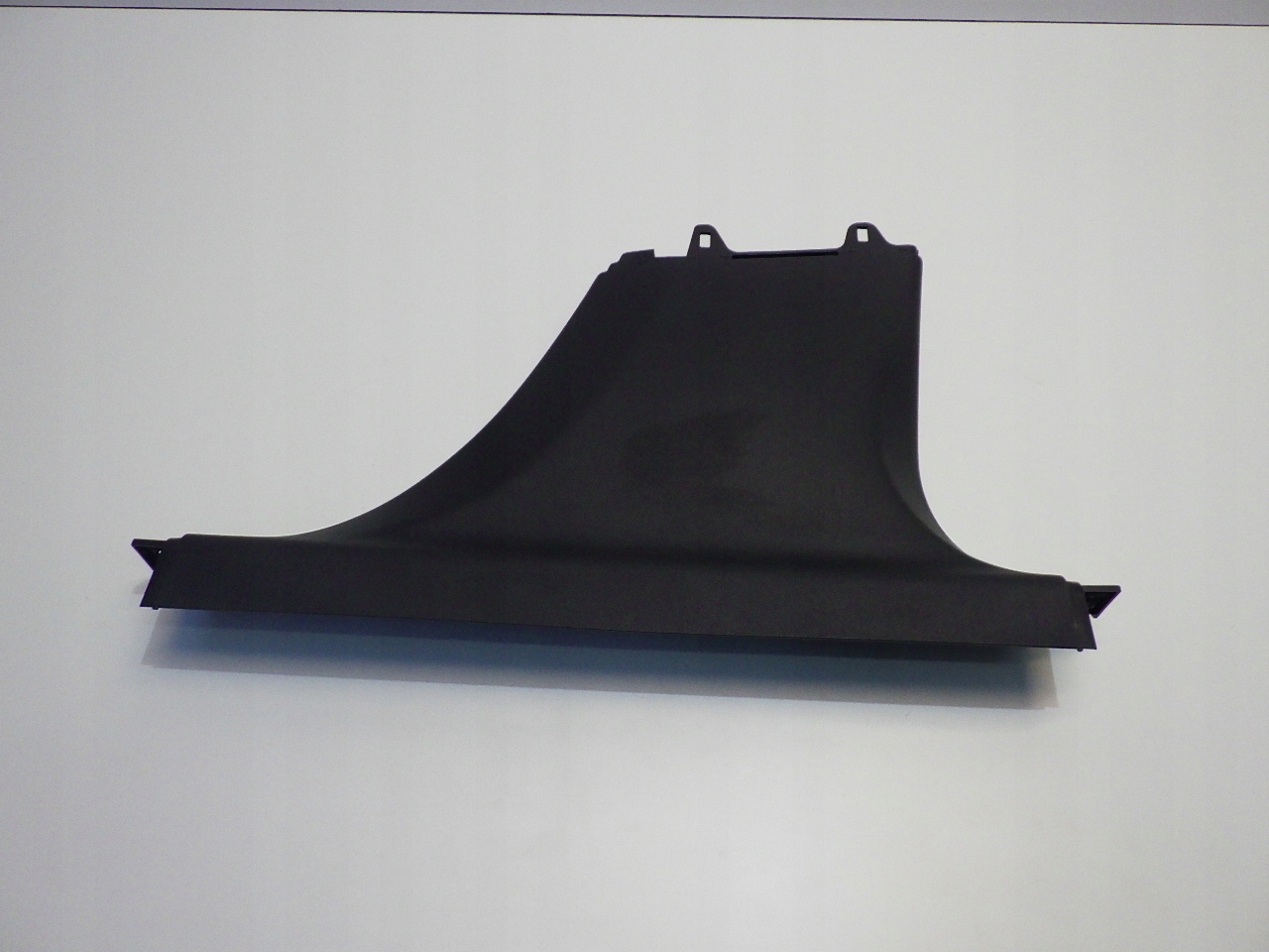 A1186920200 - CLA II W118 2022 кришка центральної правої стійки