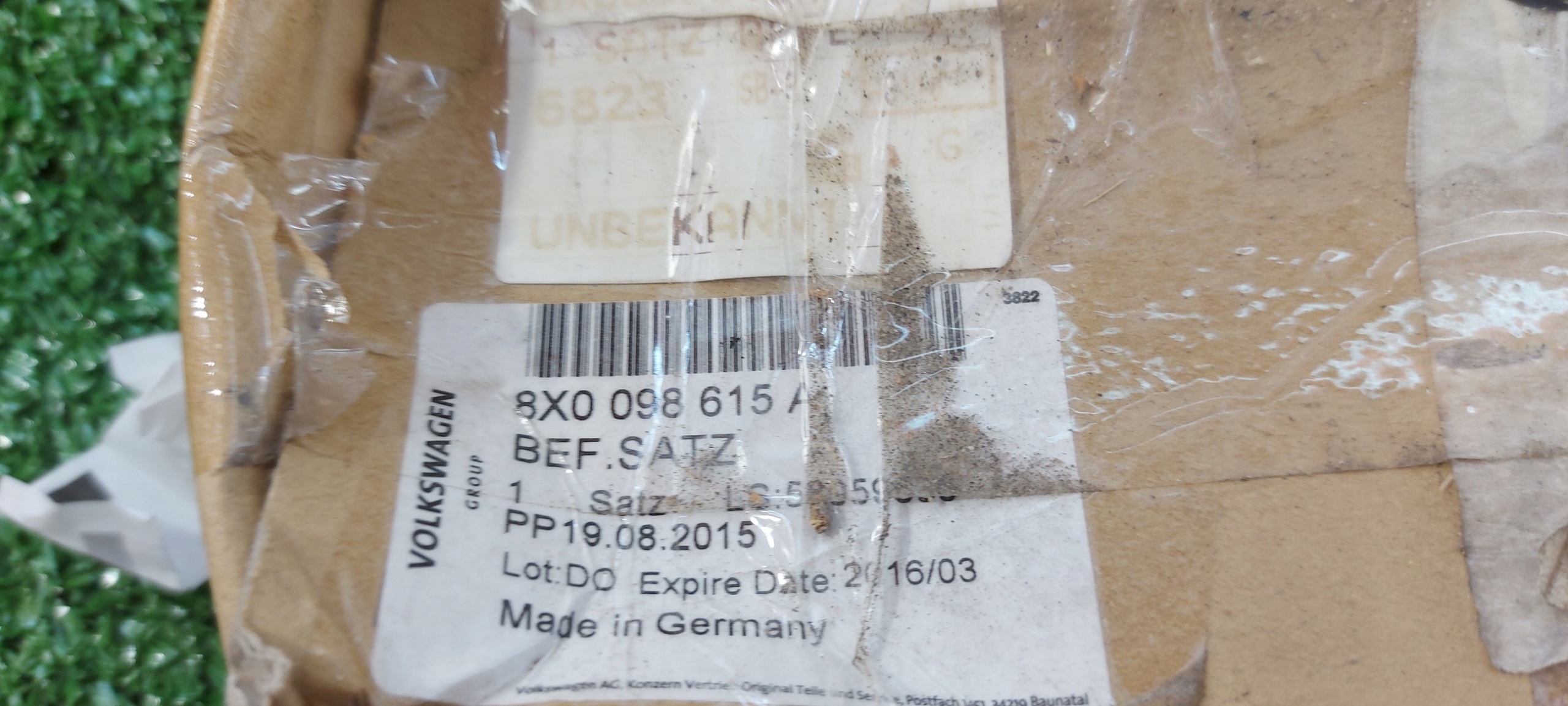VIS FIXATION DU CAPOT + USZCZELKI AUDI A1 8X NEUF