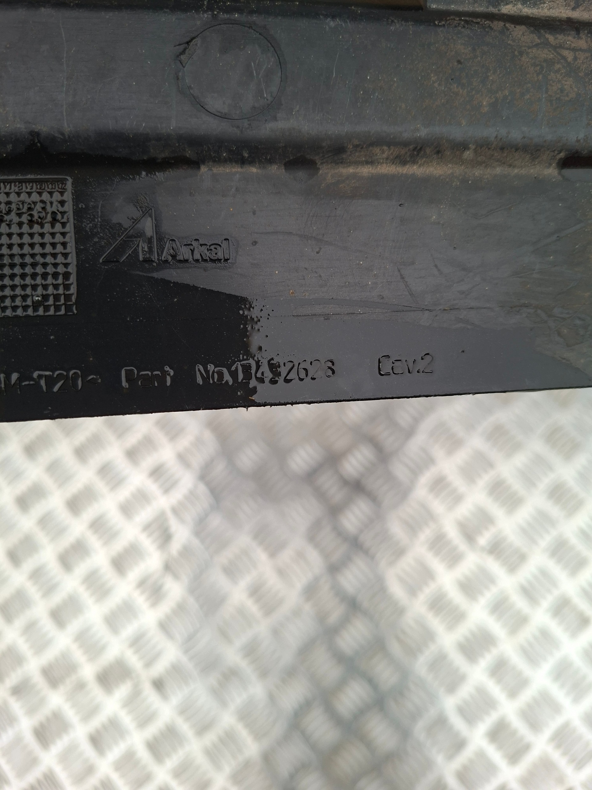 motorburkolat OPEL CORSA E 13432628
