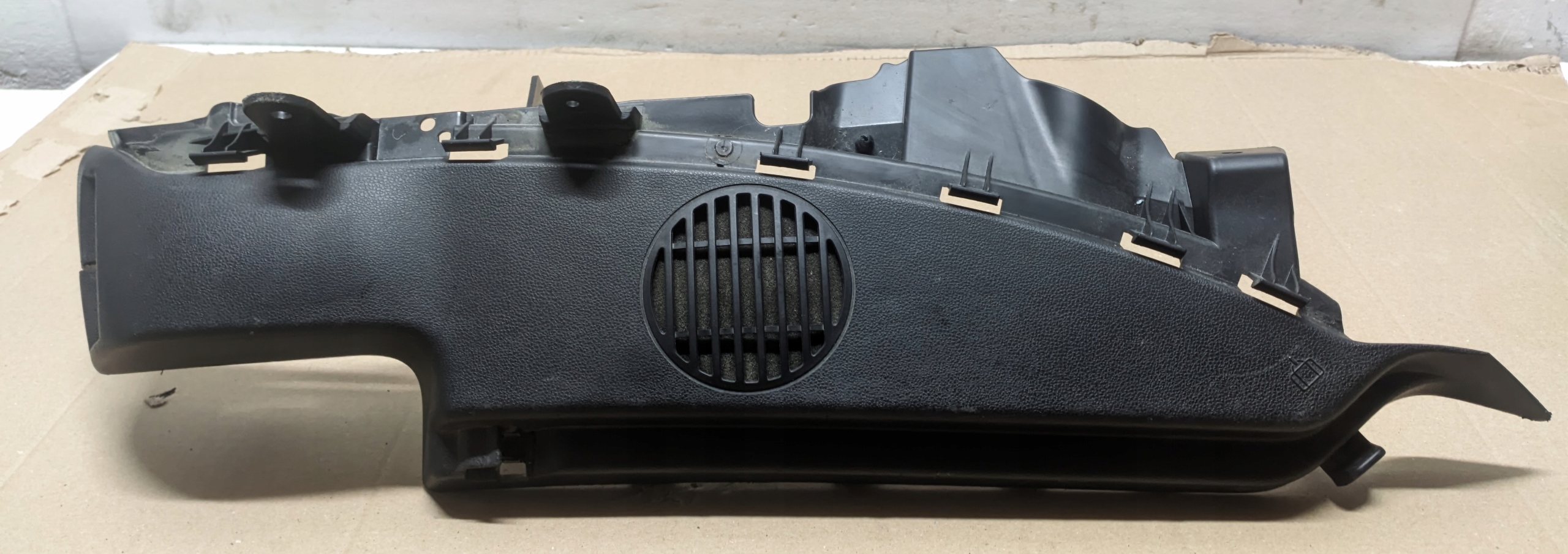 BMW E87 2.0D 11R plato boot right speaker 7119502