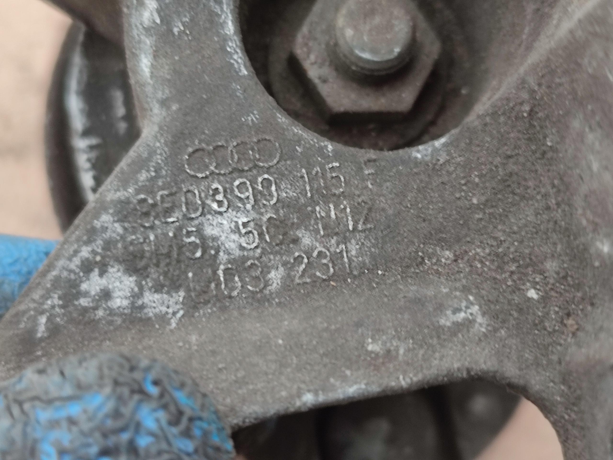 Airbag Getriebehalter 2.0 TDI A4 B7 8E0399115F