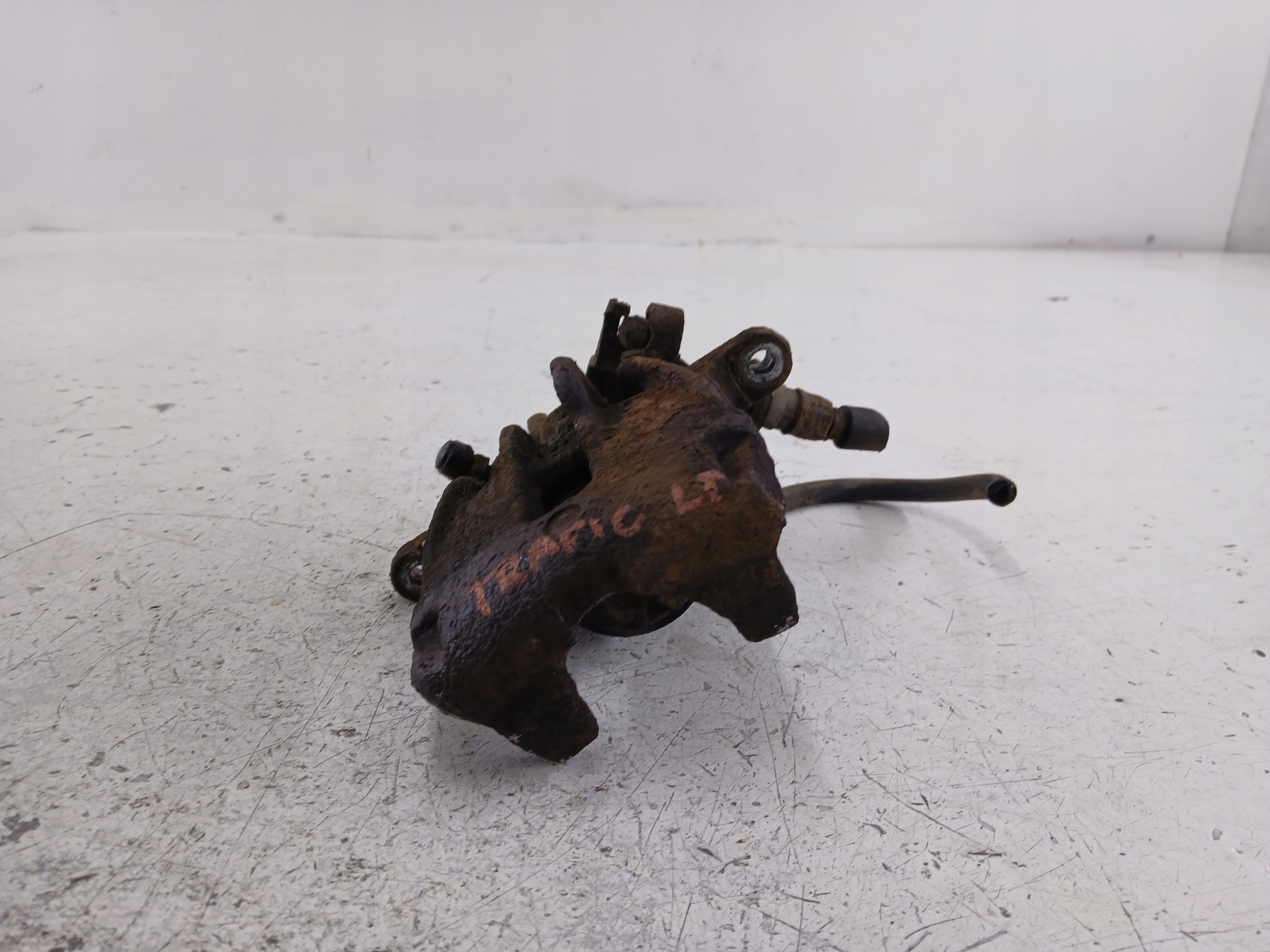 RENAULT TRAFIC II caliper brake left rear part