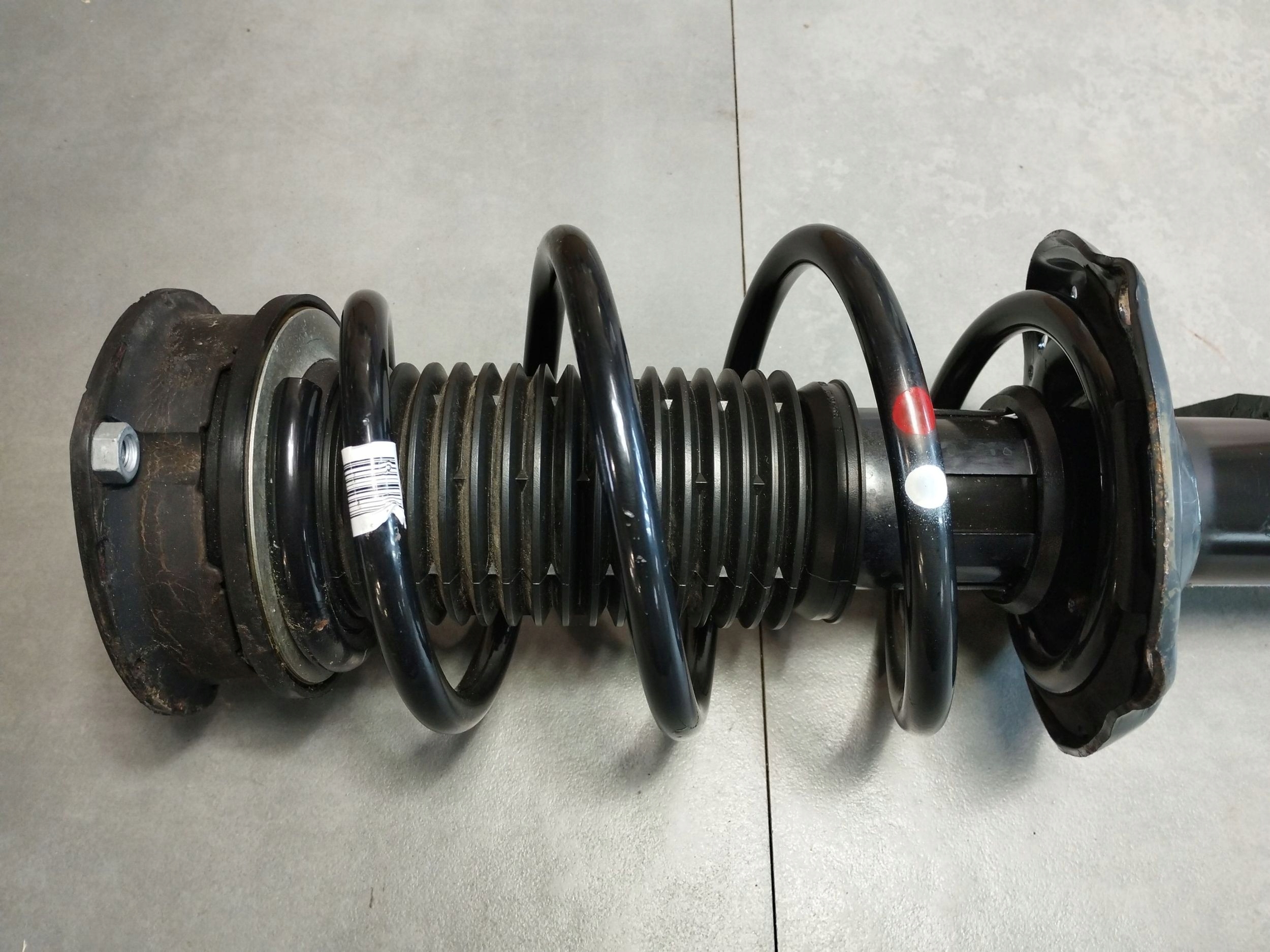Audi Q3 F3 83A shock absorber left front 5QF413031BG