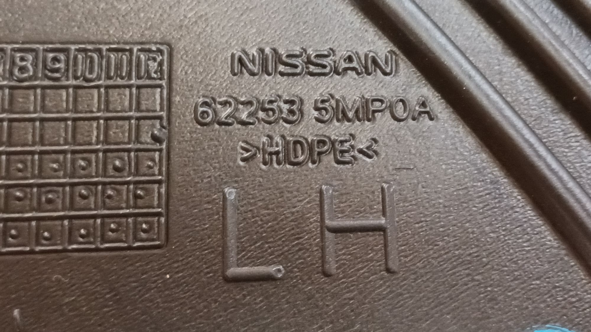 rechts oder links luftansaugkanal NISSAN ARIYA 2022->