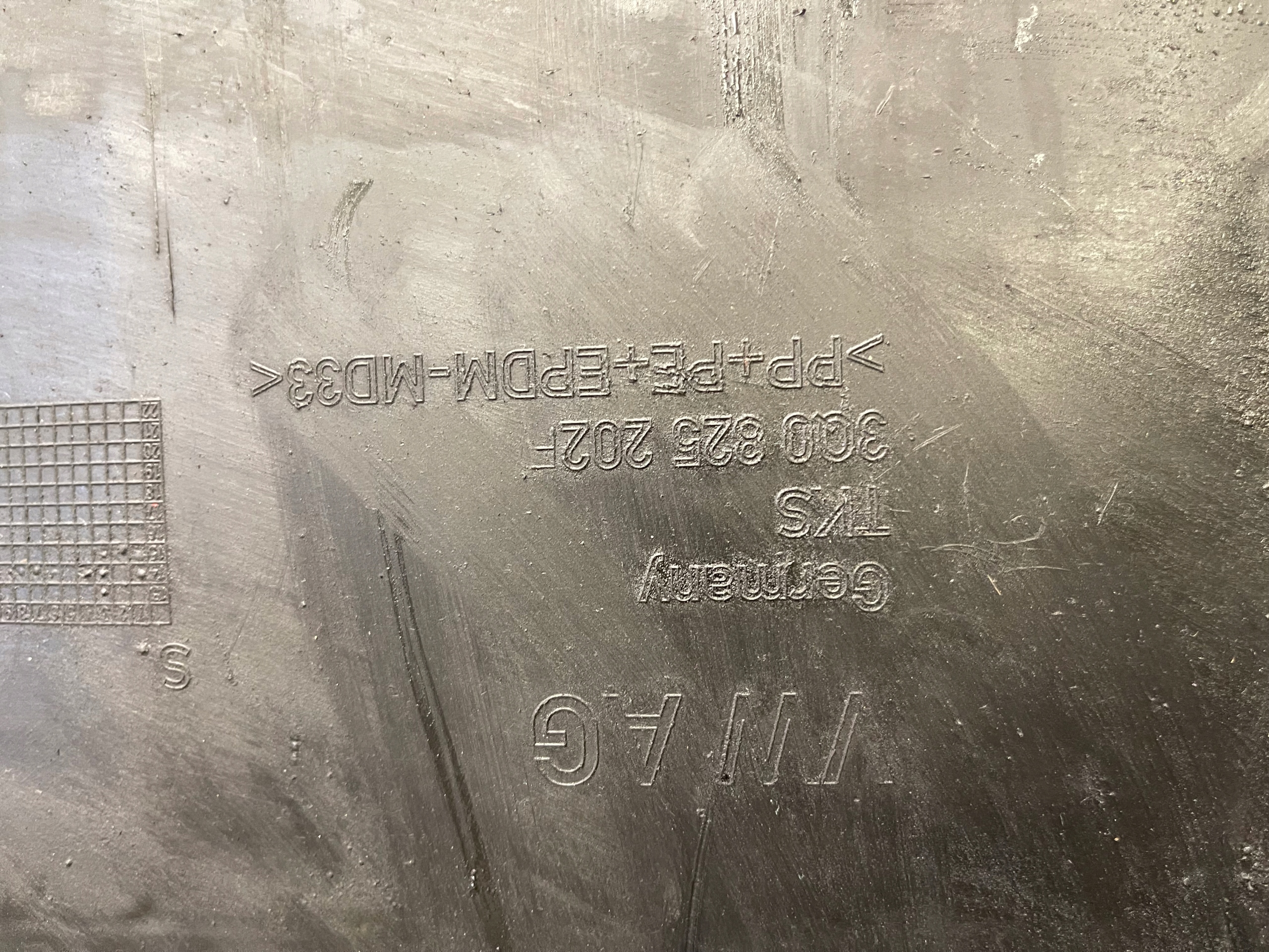 abdeckung Blende Abdeckung Unterfahrschutz rechts VW PASSAT B8 14- 3Q0825202F